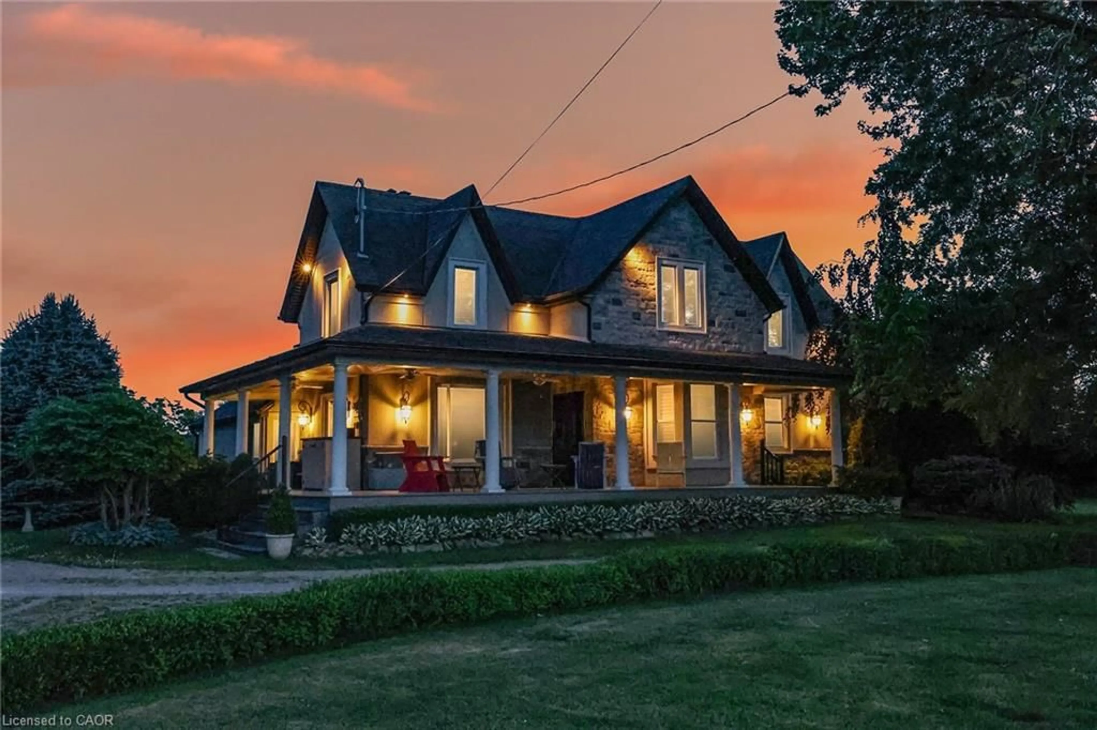 A pic from outside/outdoor area/front of a property/back of a property/a pic from drone, street for 3718 Lakeshore Rd, Beamsville Ontario L3J 0X2