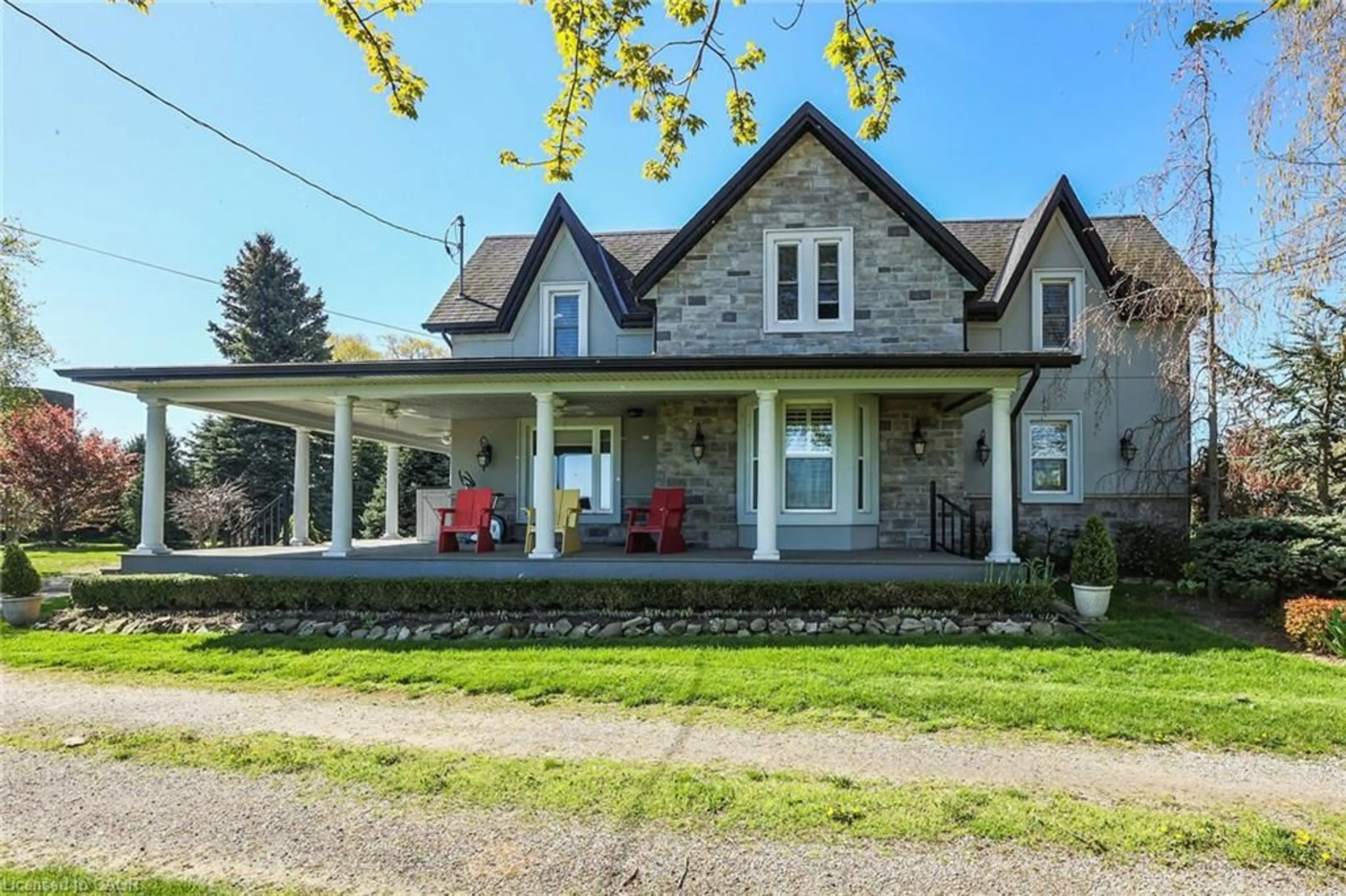 Patio, street for 3718 Lakeshore Rd, Beamsville Ontario L3J 0X2