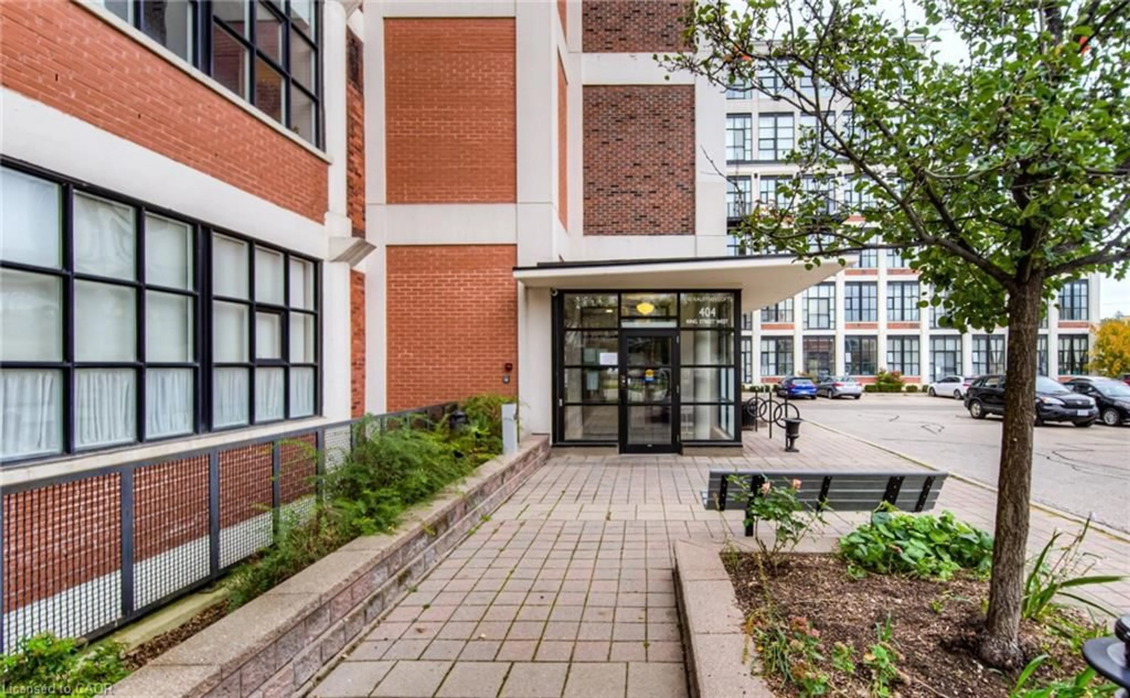 Indoor foyer for 404 King St #607, Kitchener Ontario N2G 4Z9