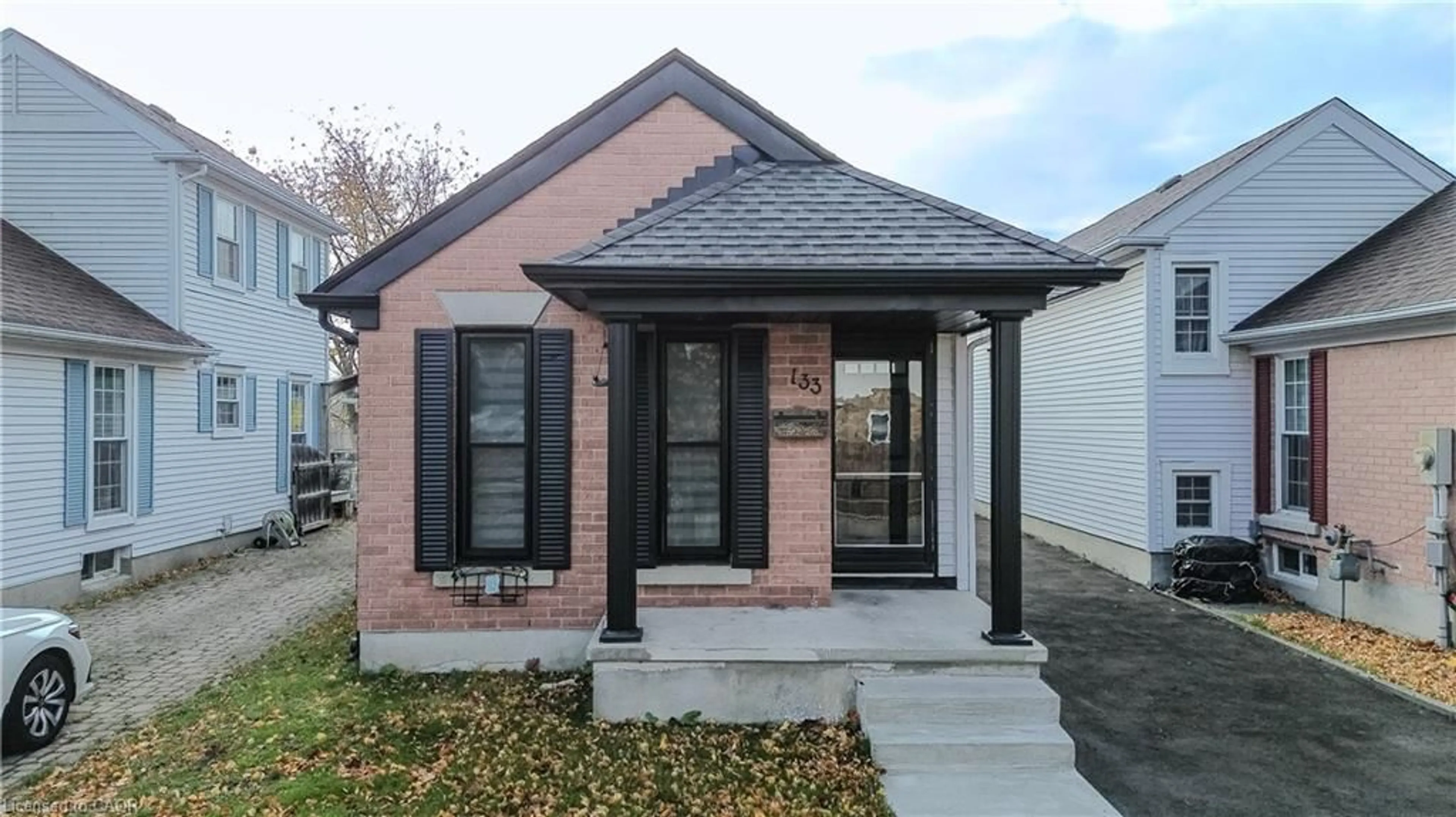 Home with brick exterior material, street for 133 Wake Robin Dr, Kitchener Ontario N2E 3L6