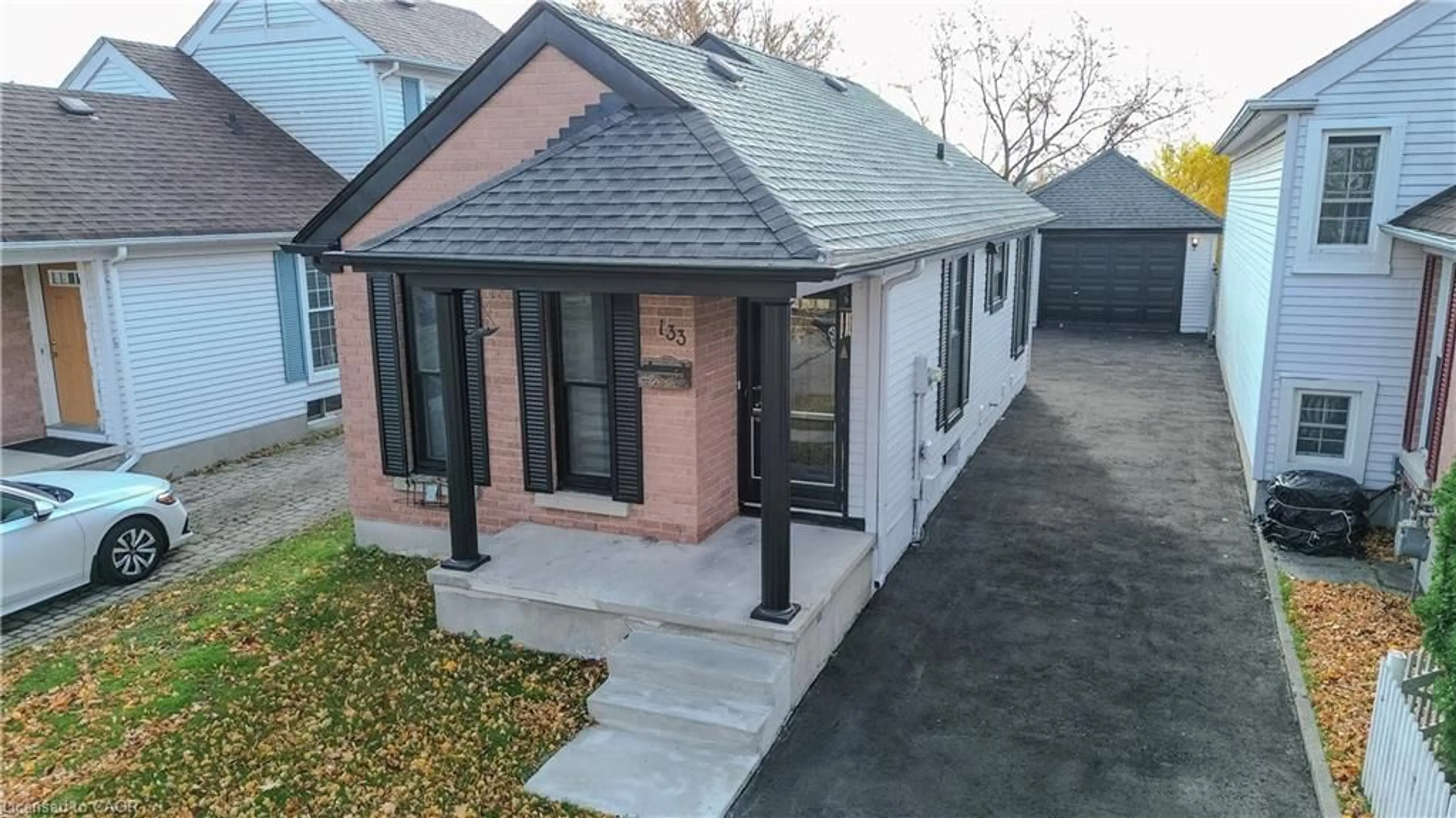 A pic from outside/outdoor area/front of a property/back of a property/a pic from drone, street for 133 Wake Robin Dr, Kitchener Ontario N2E 3L6