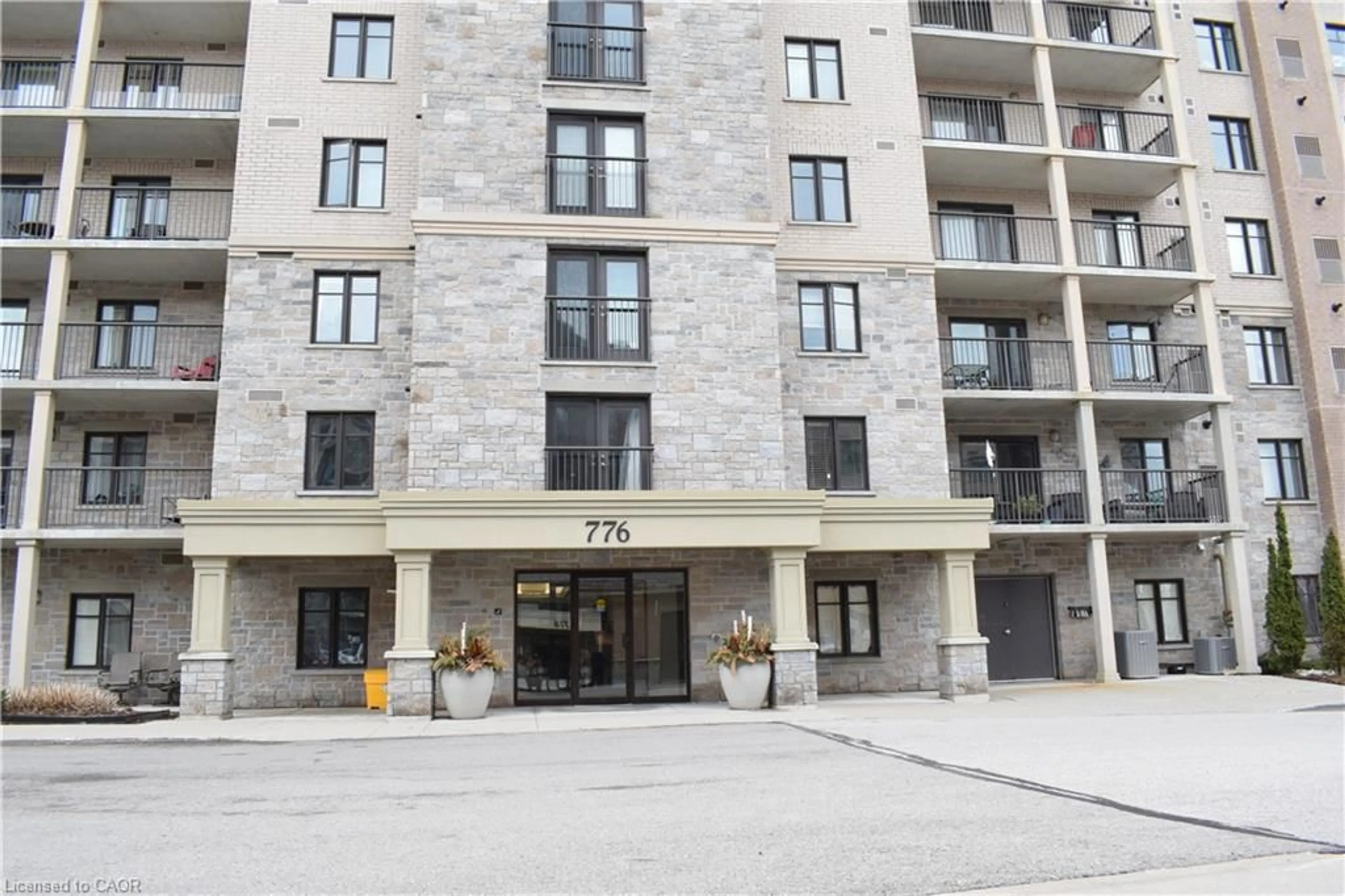 Patio, building for 776 Laurelwood Dr #406, Waterloo Ontario N2V 0A8
