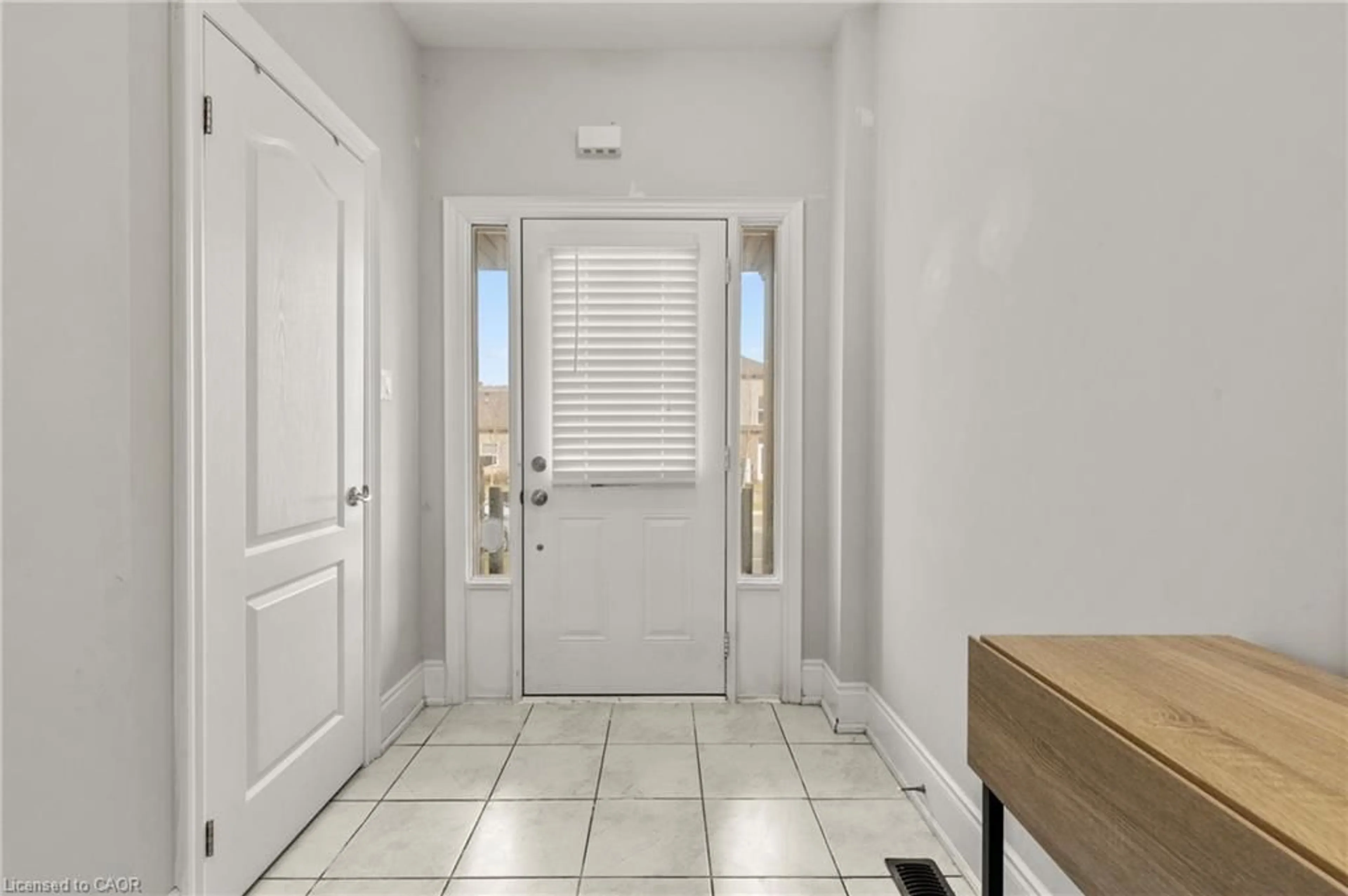 Indoor entryway for 51 Sunset Way, Thorold Ontario L2V 0C7