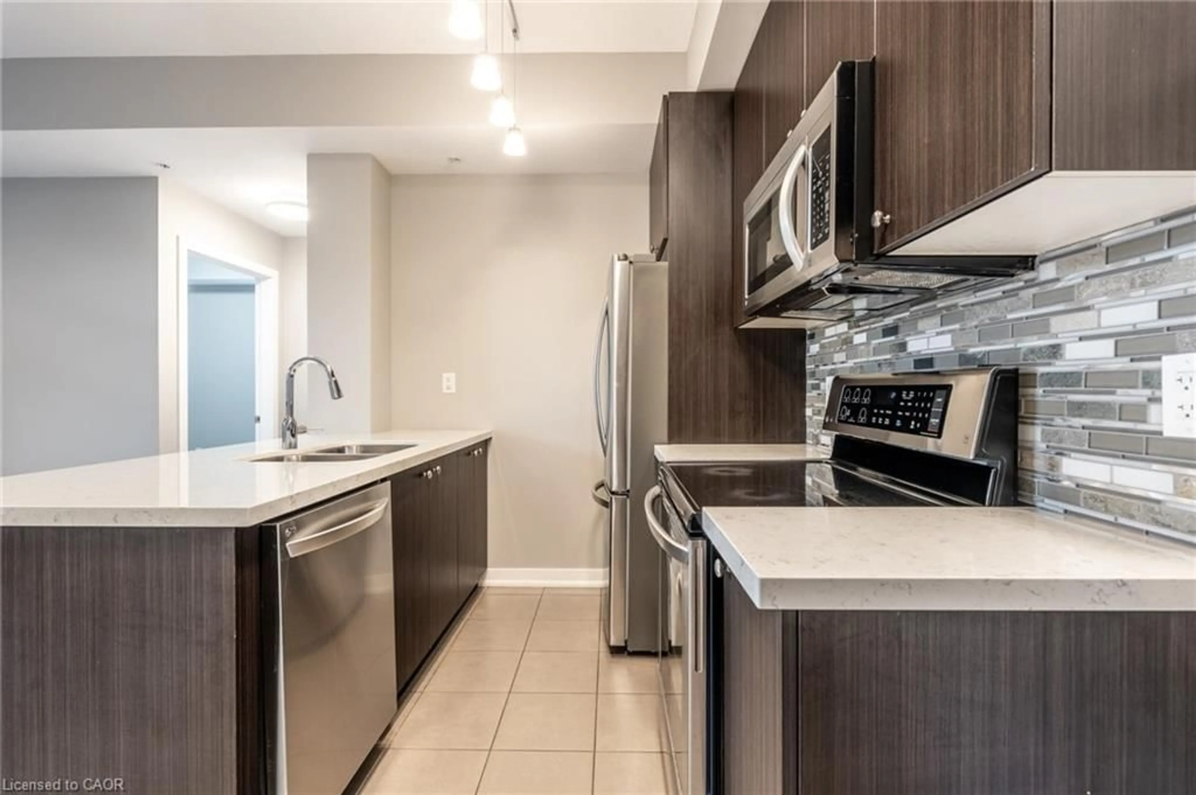 Standard kitchen, ceramic/tile floor for 85 Robinson St #304, Hamilton Ontario L8P 0B9