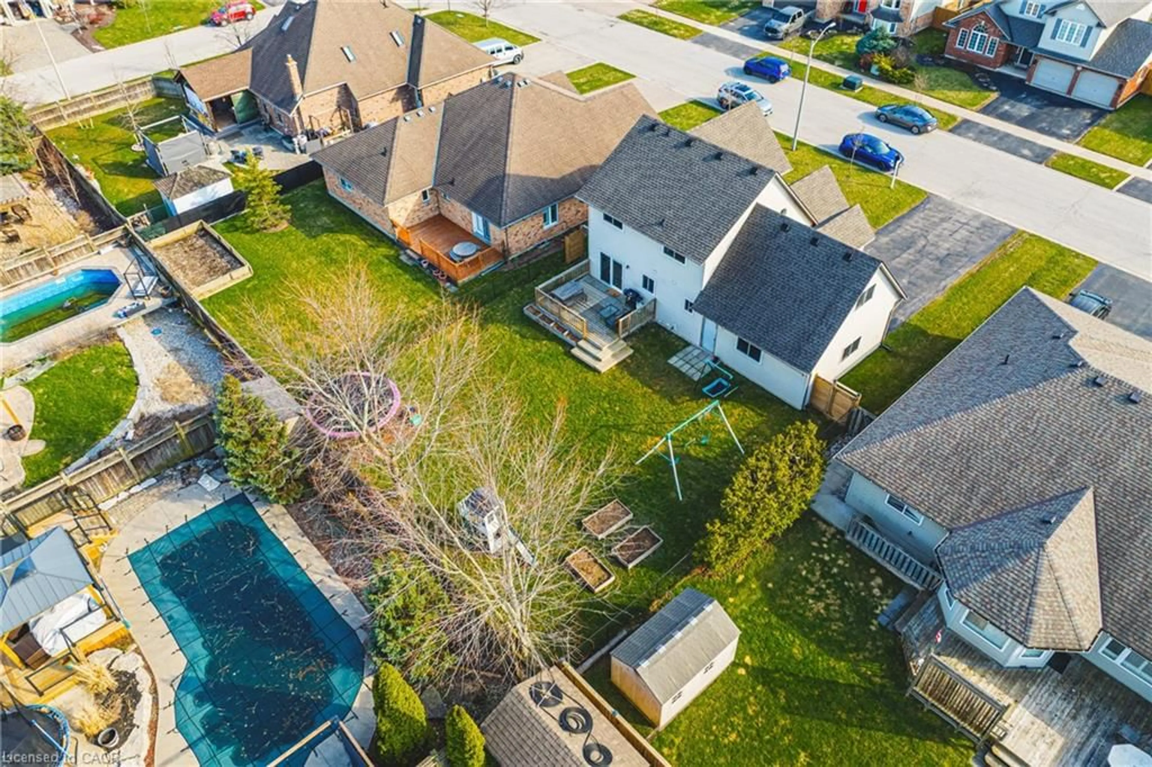 A pic from outside/outdoor area/front of a property/back of a property/a pic from drone, street for 6 Las Rd, Smithville Ontario L0R 2A0