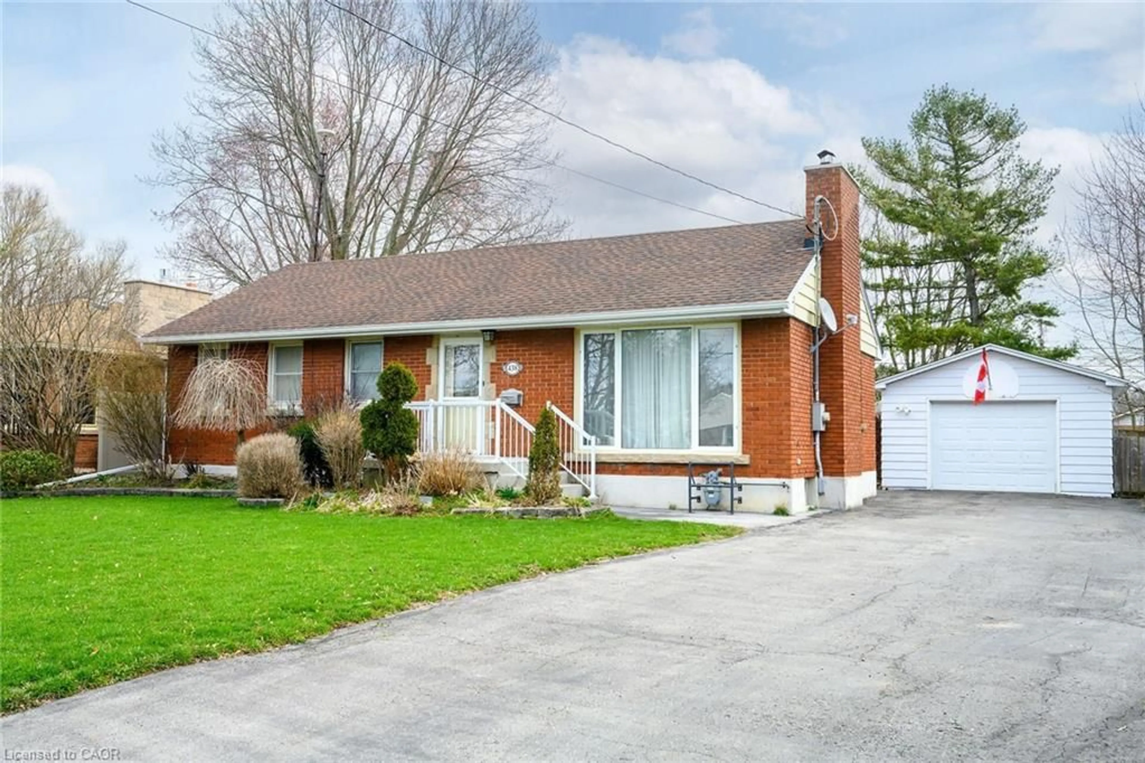 Home with brick exterior material, street for 438 Clare Ave, Welland Ontario L3C 3B3