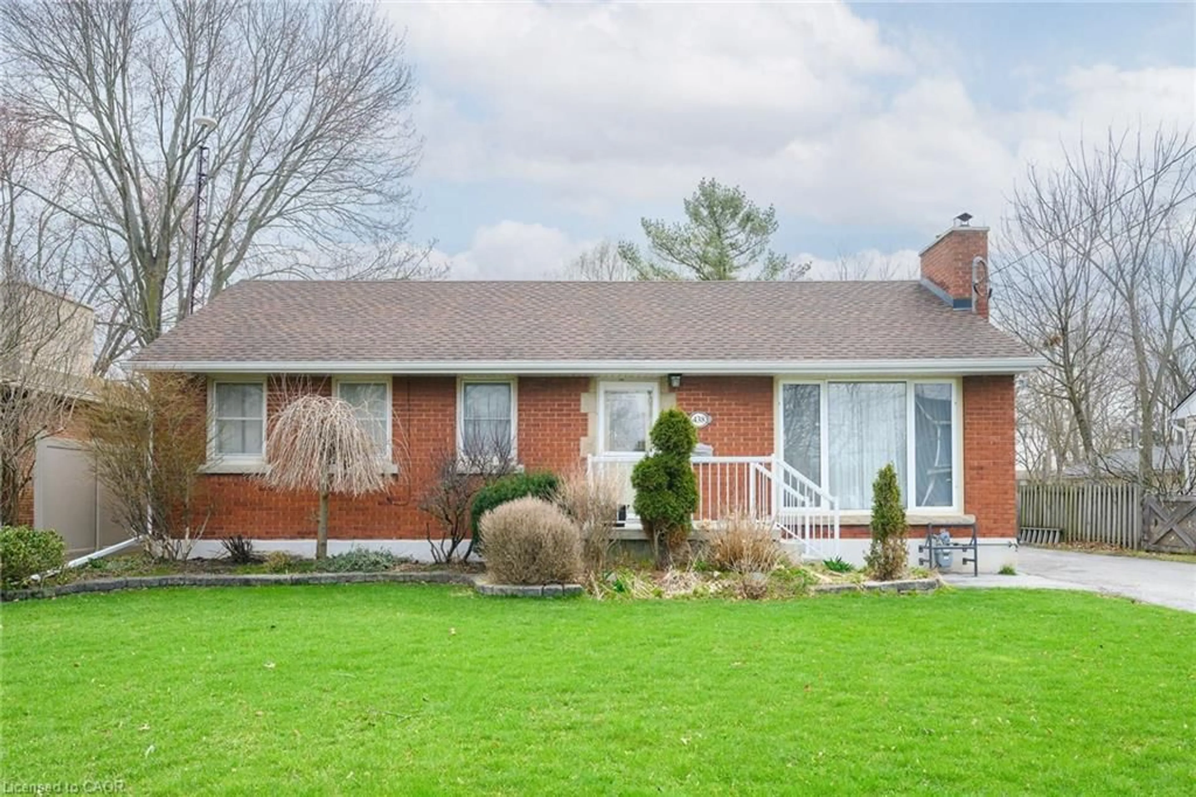 Home with brick exterior material, street for 438 Clare Ave, Welland Ontario L3C 3B3