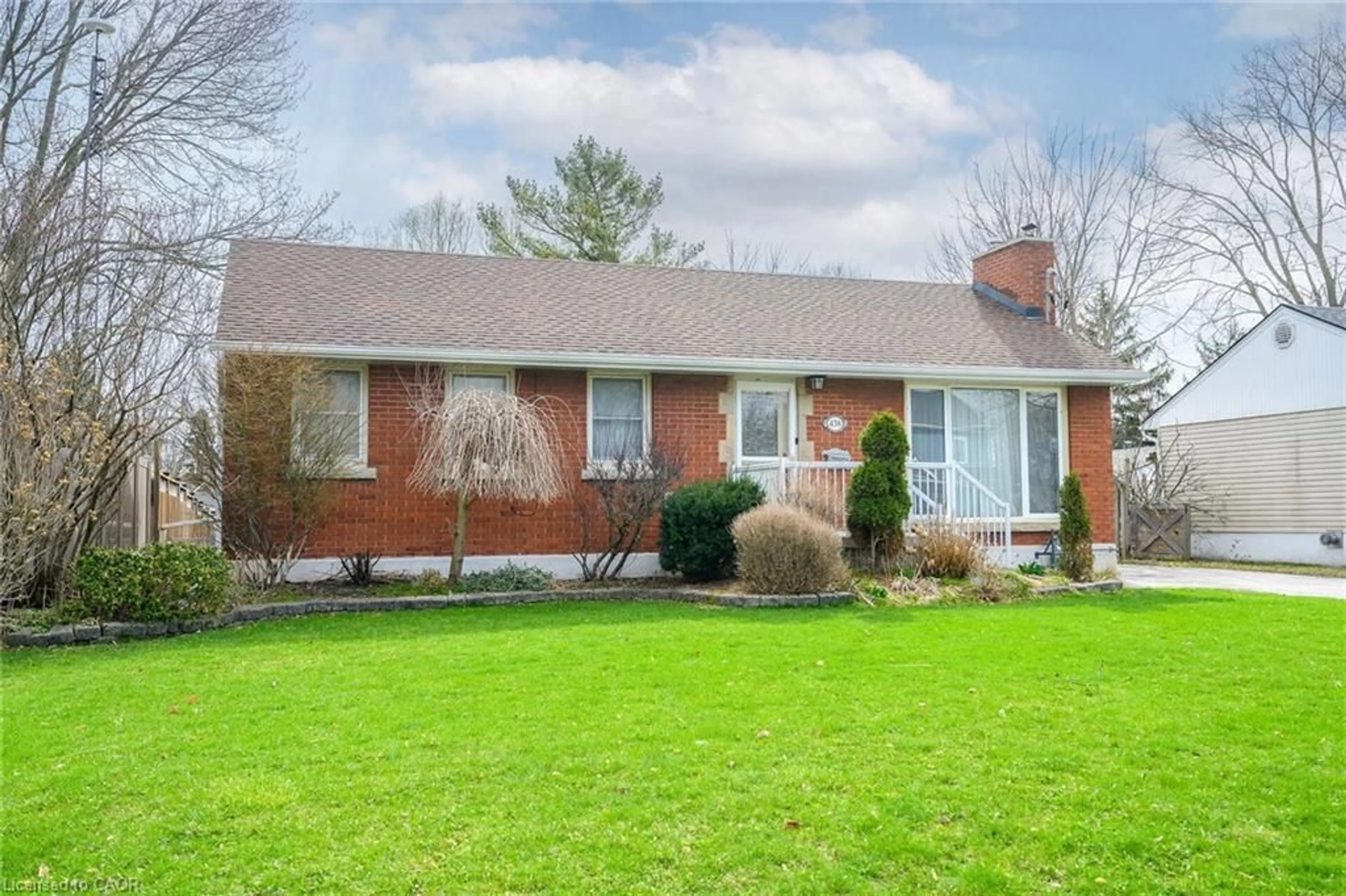 Home with brick exterior material, street for 438 Clare Ave, Welland Ontario L3C 3B3