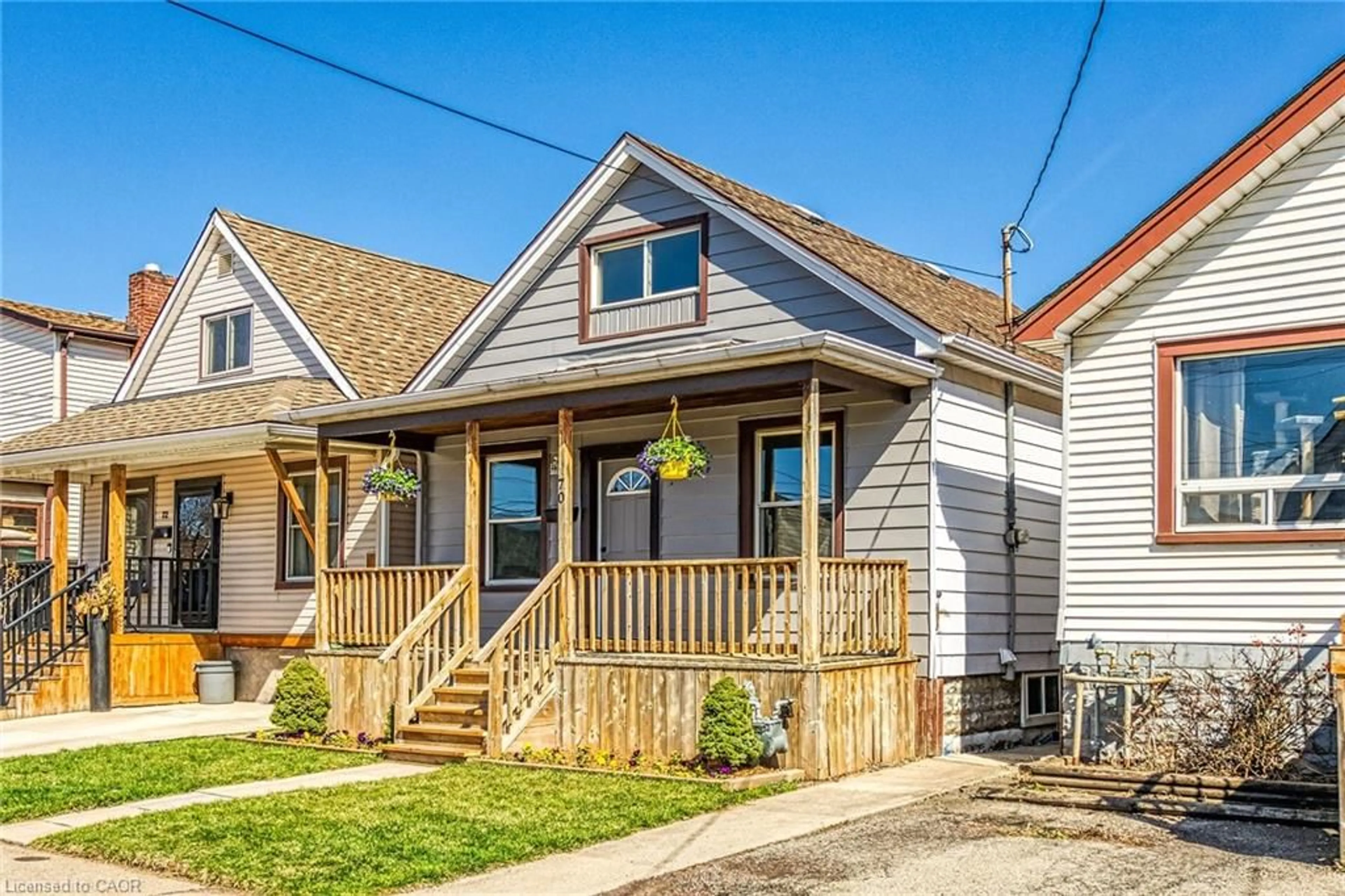 Home with vinyl exterior material, street for 70 Robins Ave, Hamilton Ontario L8H 4N4