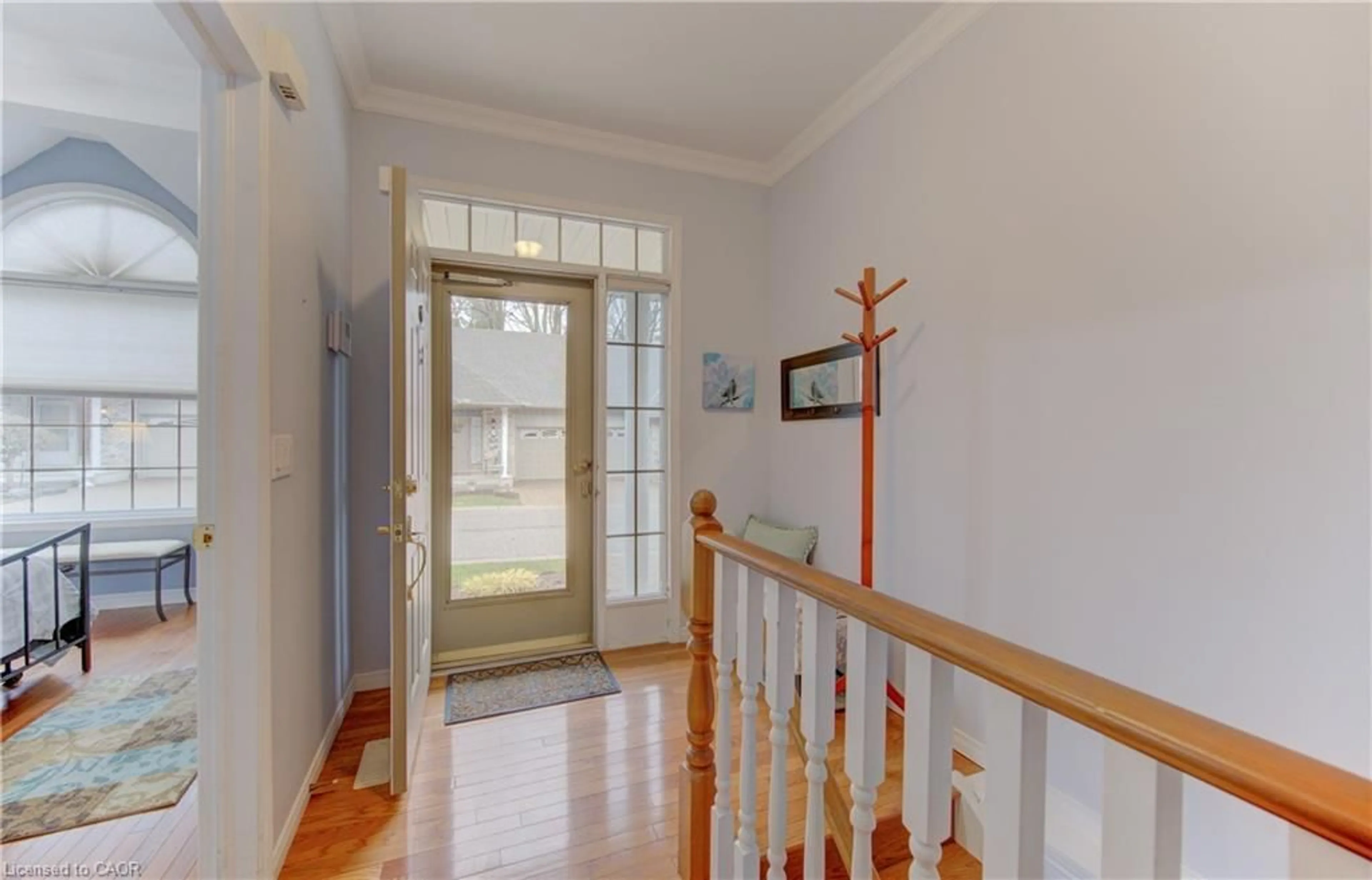 Indoor foyer for 74 Autumn Ridge Trail #33, Kitchener Ontario N2P 2M5