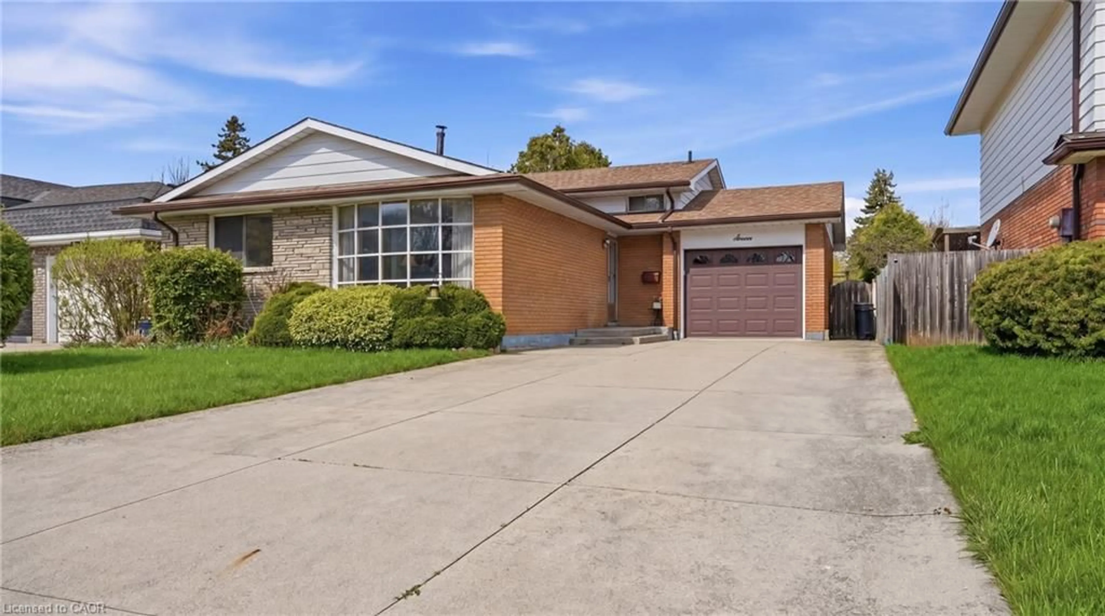 Home with brick exterior material, street for 7 Vanderwood Crt, Stoney Creek Ontario L8G 2Y5