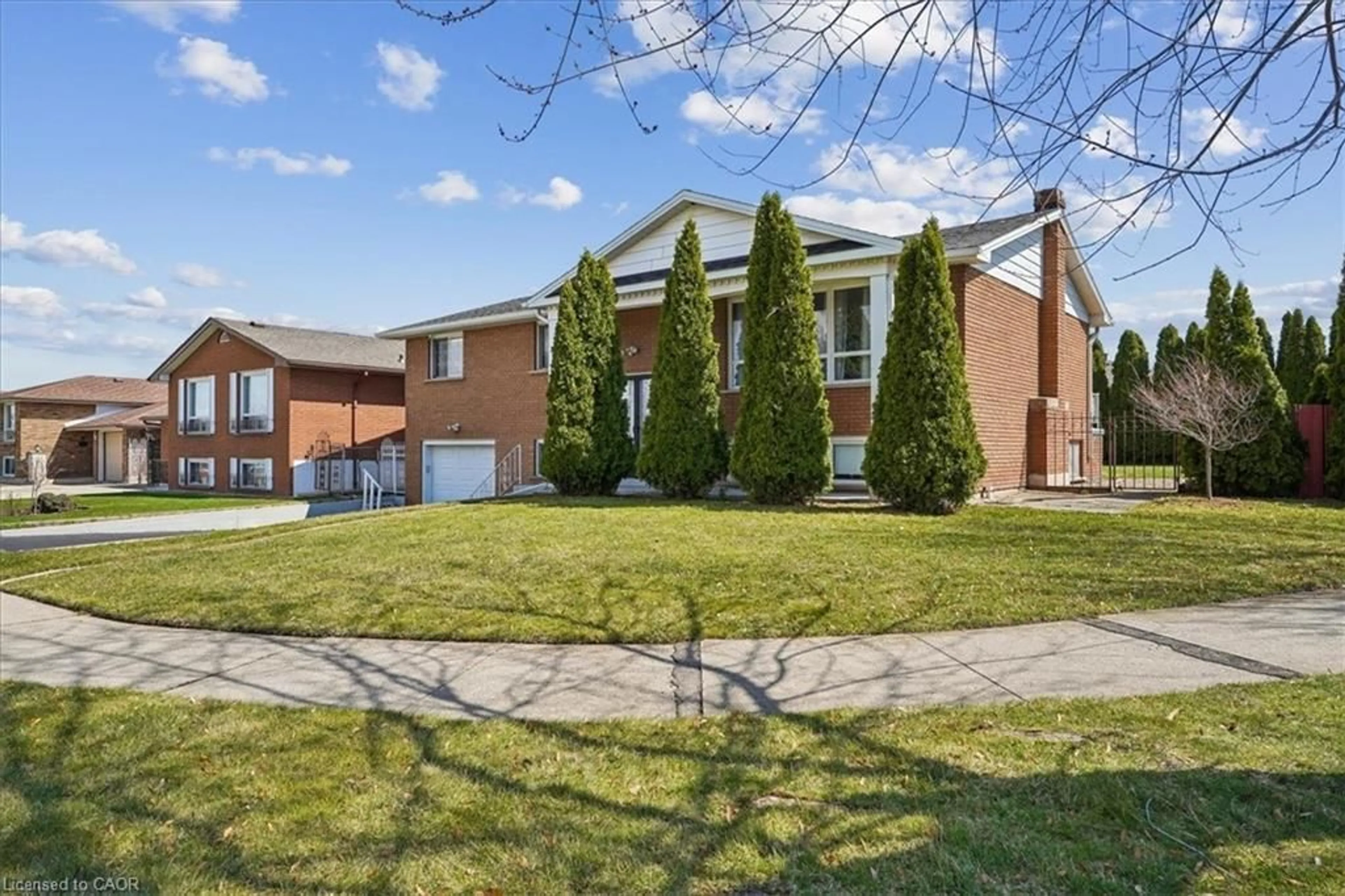 Home with brick exterior material, street for 72 Eastbury Dr, Stoney Creek Ontario L8E 2V5