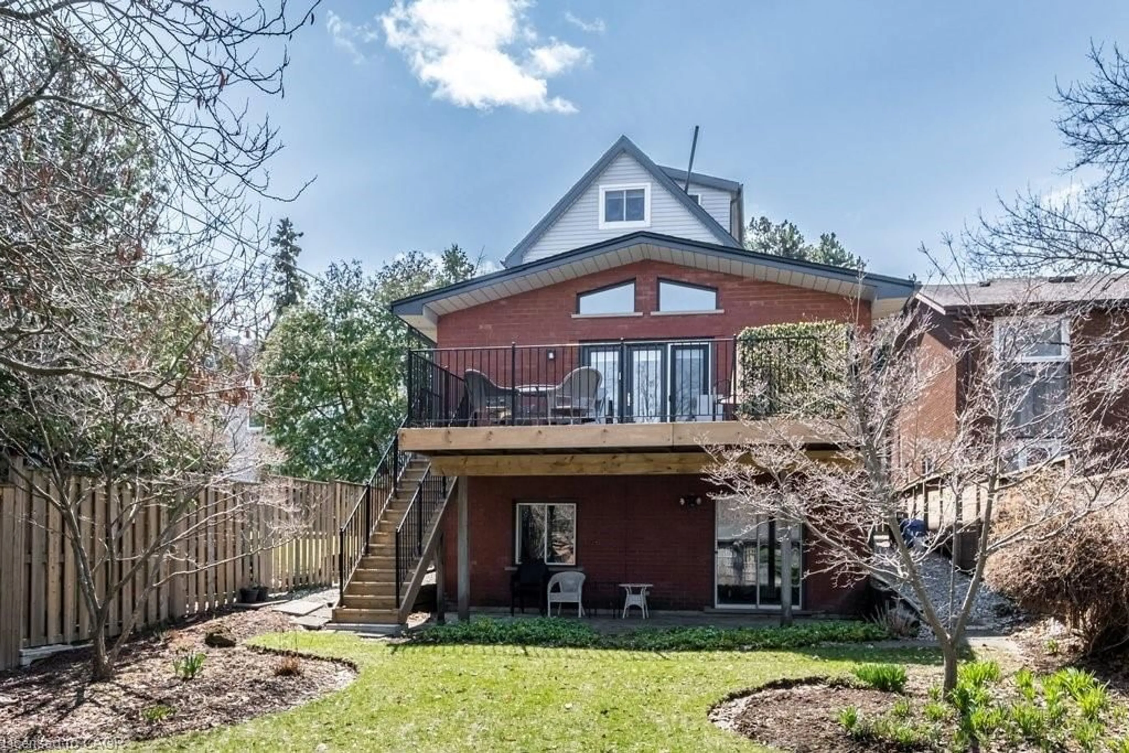 Home with brick exterior material, unknown for 60 Hillcrest Ave, Hamilton Ontario L8P 2W9