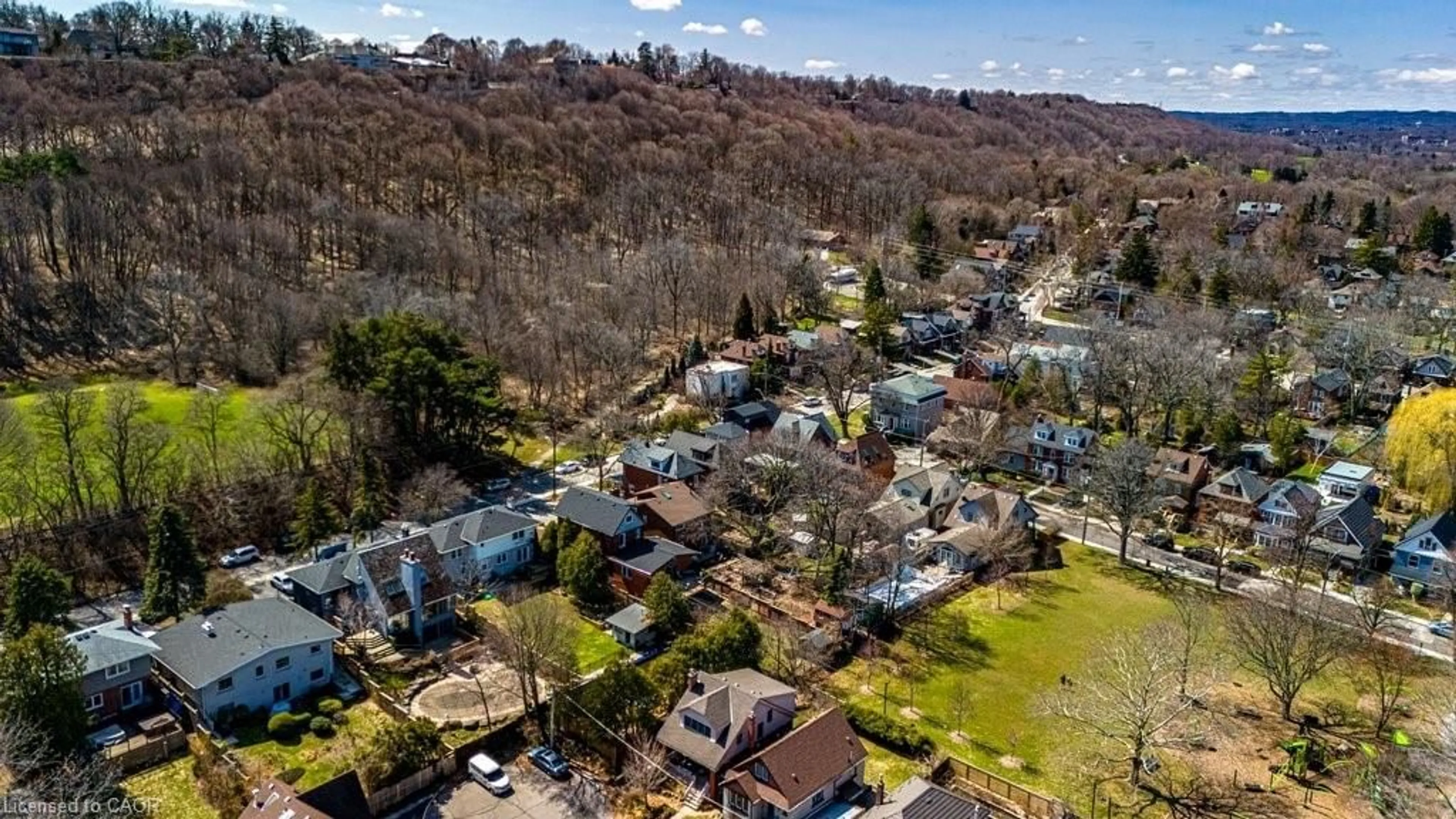 A pic from outside/outdoor area/front of a property/back of a property/a pic from drone, street for 60 Hillcrest Ave, Hamilton Ontario L8P 2W9