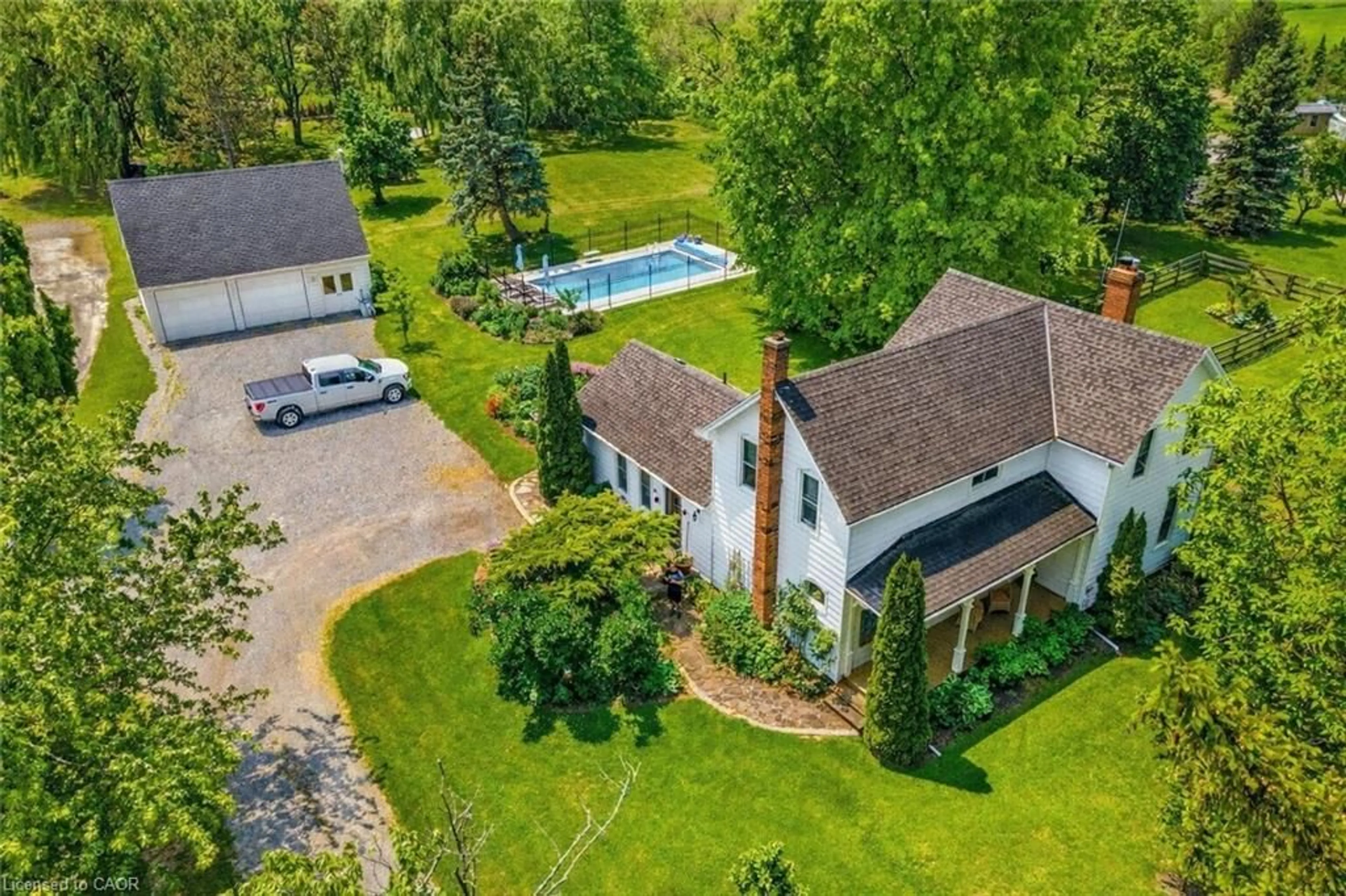 A pic from outside/outdoor area/front of a property/back of a property/a pic from drone, water/lake/river/ocean view for 519 Queenston Rd, Niagara-on-the-Lake Ontario L0S 1J0