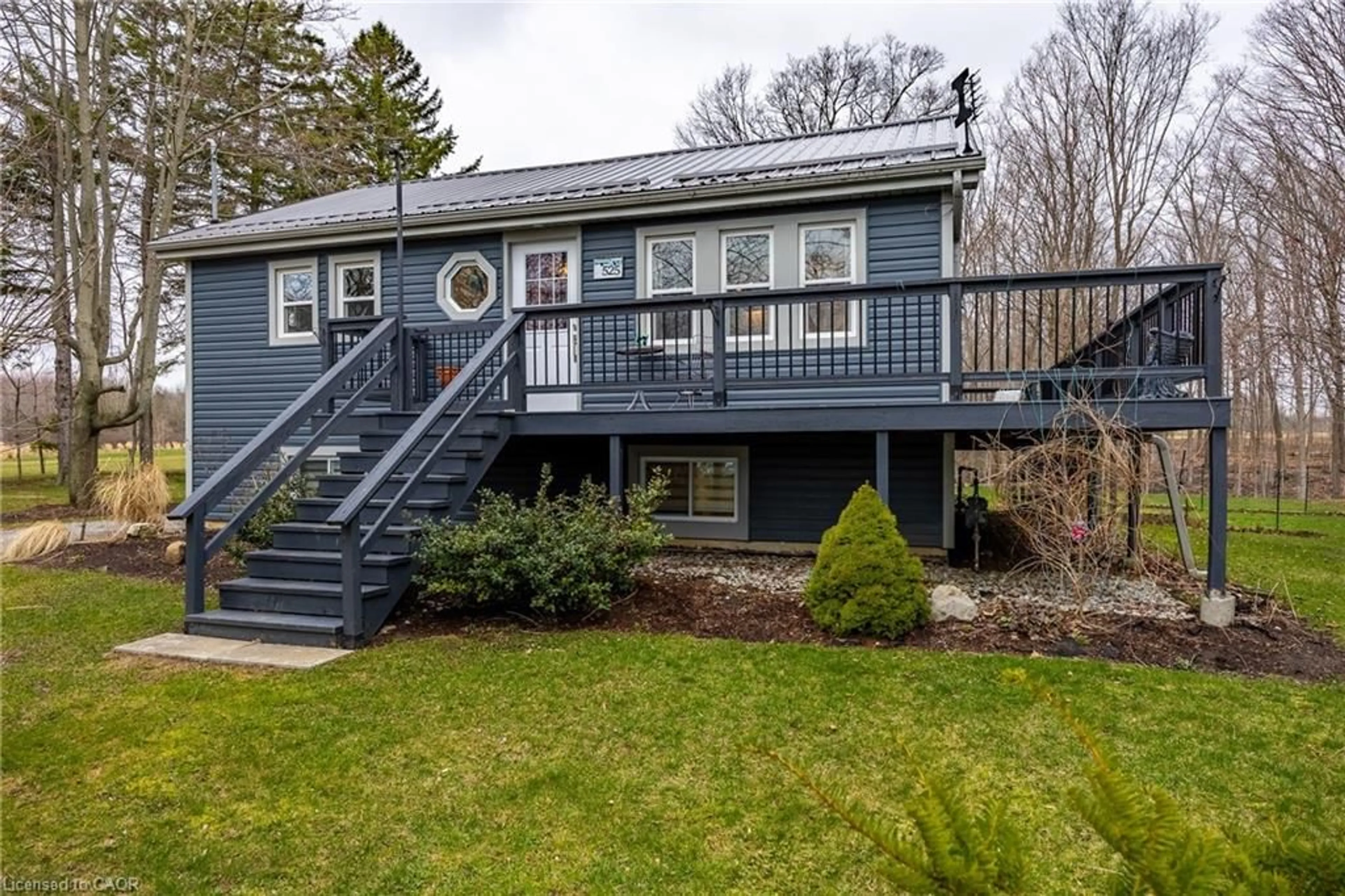 Home with vinyl exterior material, street for 525 Ryerse Blvd, Port Ryerse Ontario N3Y 4K2