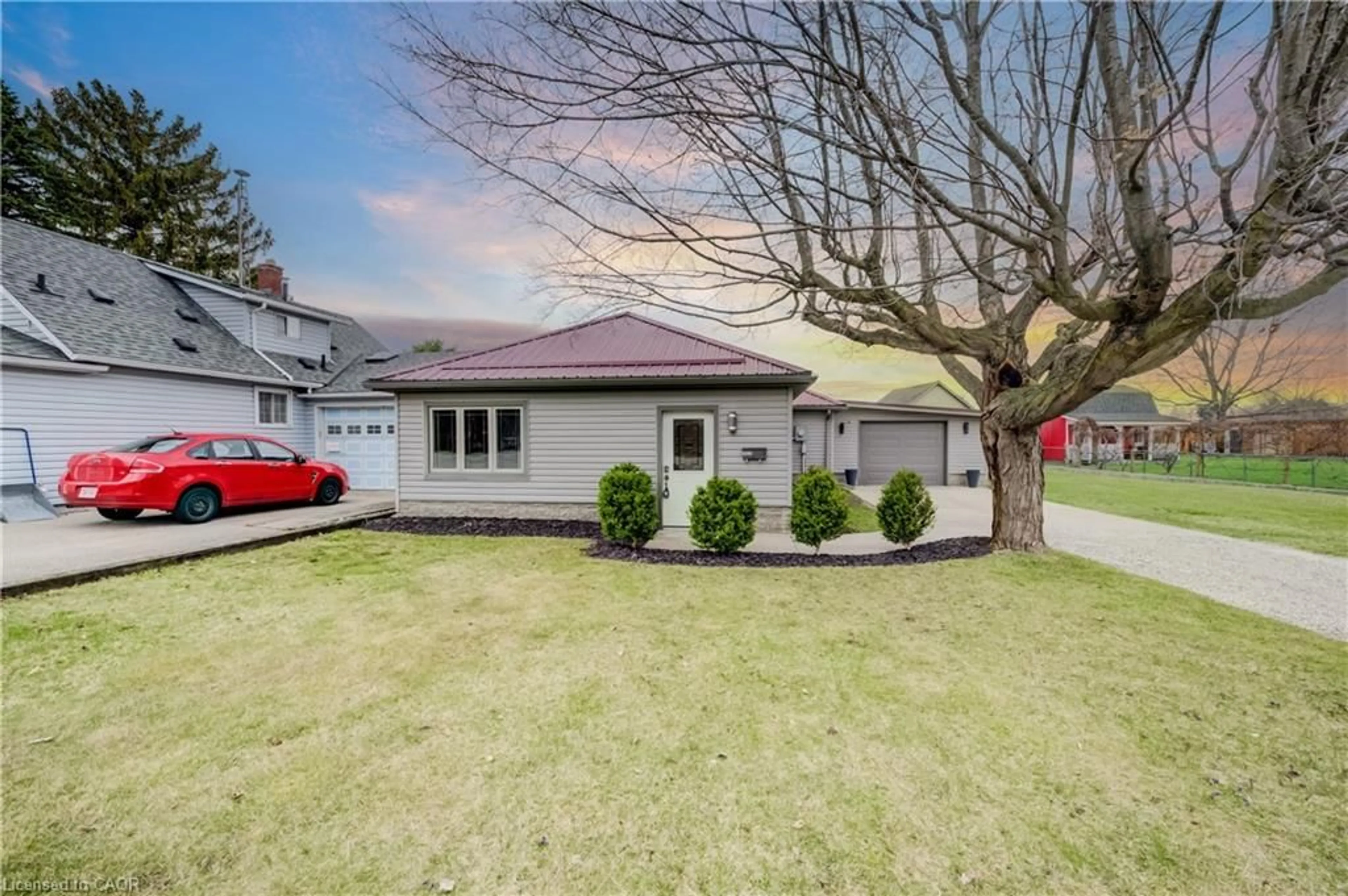 Home with vinyl exterior material, street for 9028 Plank Rd, Straffordville Ontario N0J 1Y0