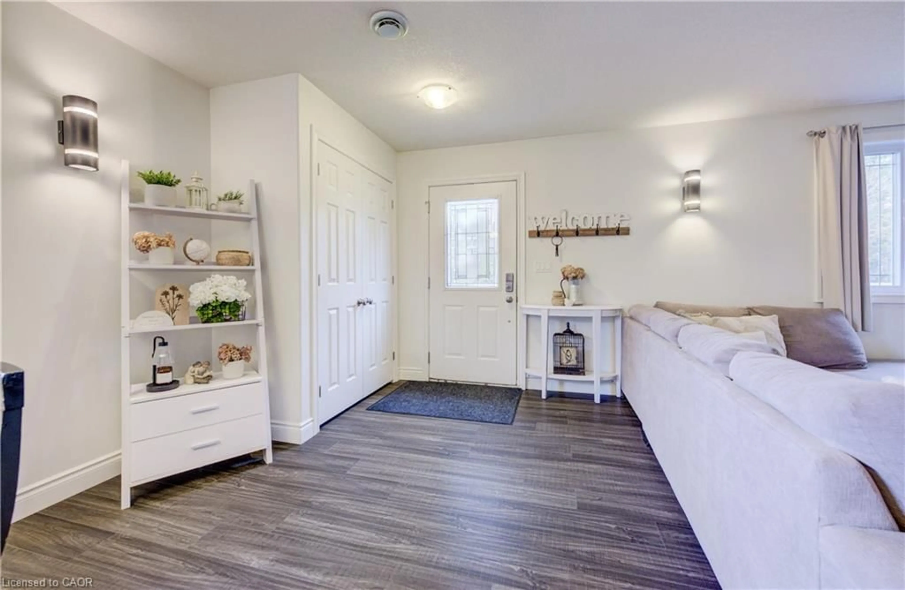 Indoor entryway for 9028 Plank Rd, Straffordville Ontario N0J 1Y0