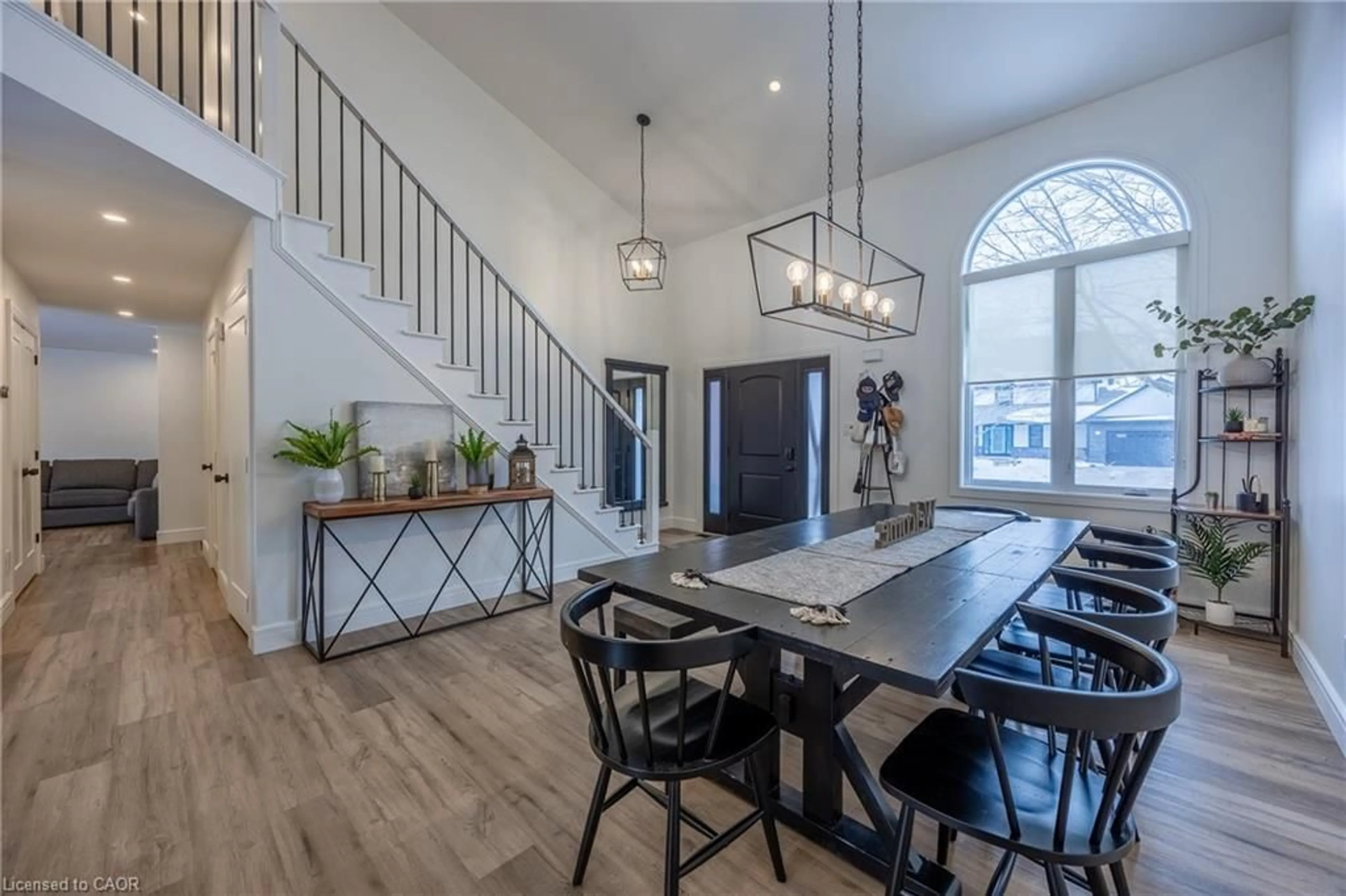 Open concept kitchen, unknown for 3 Kintyre Crt, Caledonia Ontario N3W 1G8