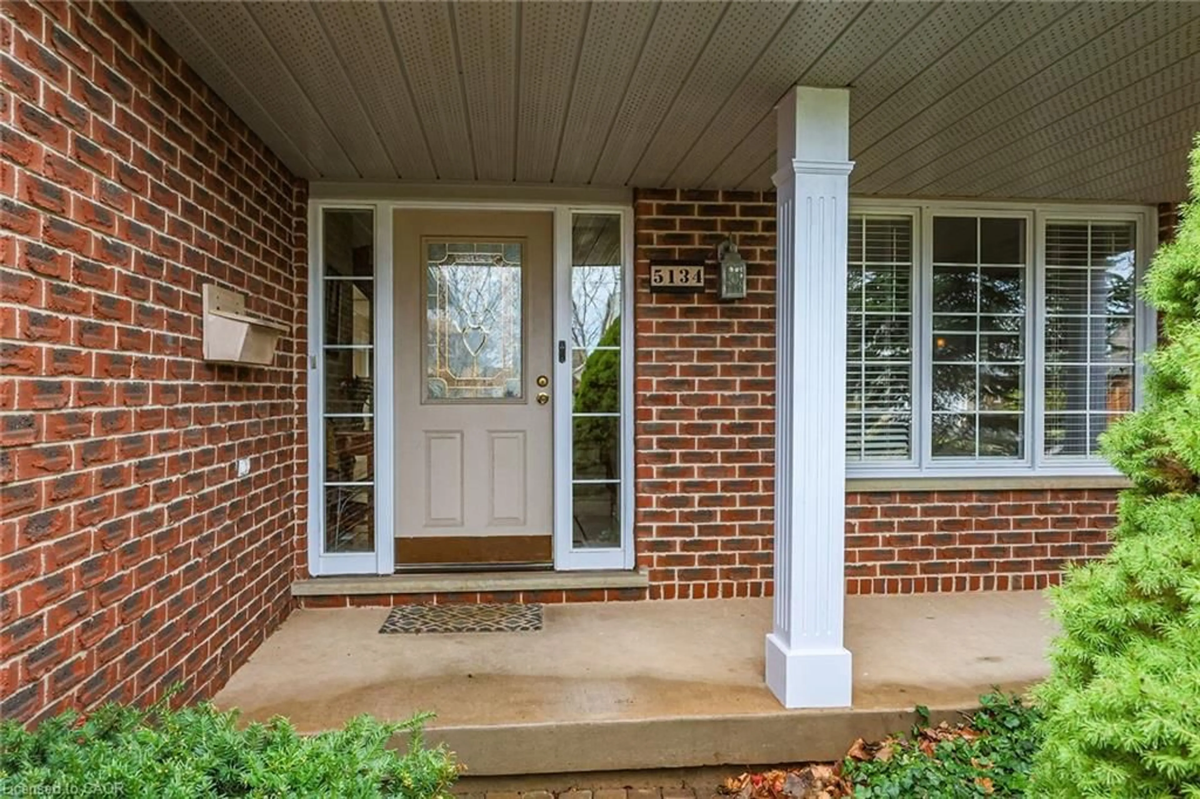 Home with brick exterior material, street for 5134 Oakwood Ave, Beamsville Ontario L0R 1B8