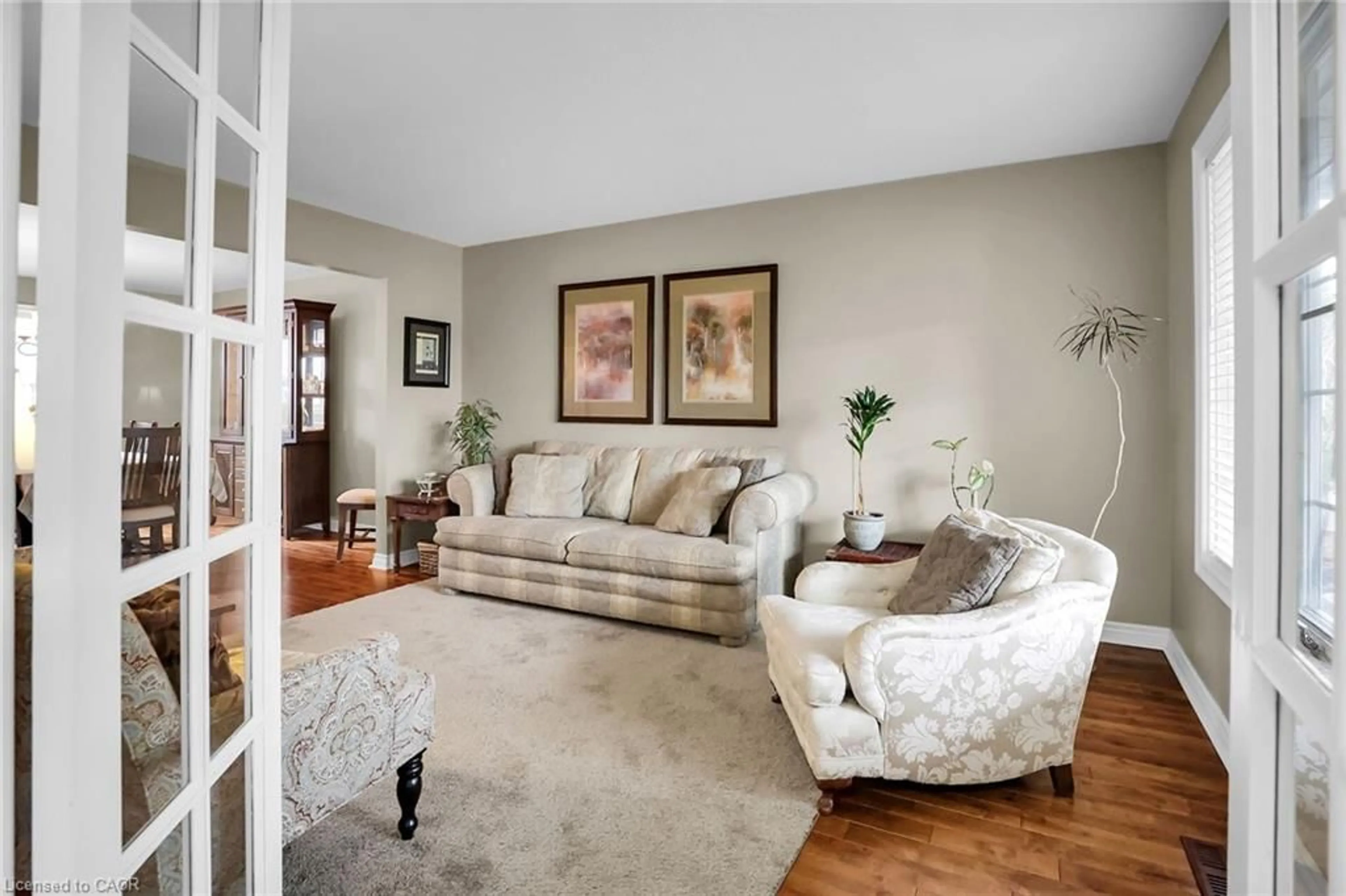 Living room with furniture, unknown for 5134 Oakwood Ave, Beamsville Ontario L0R 1B8