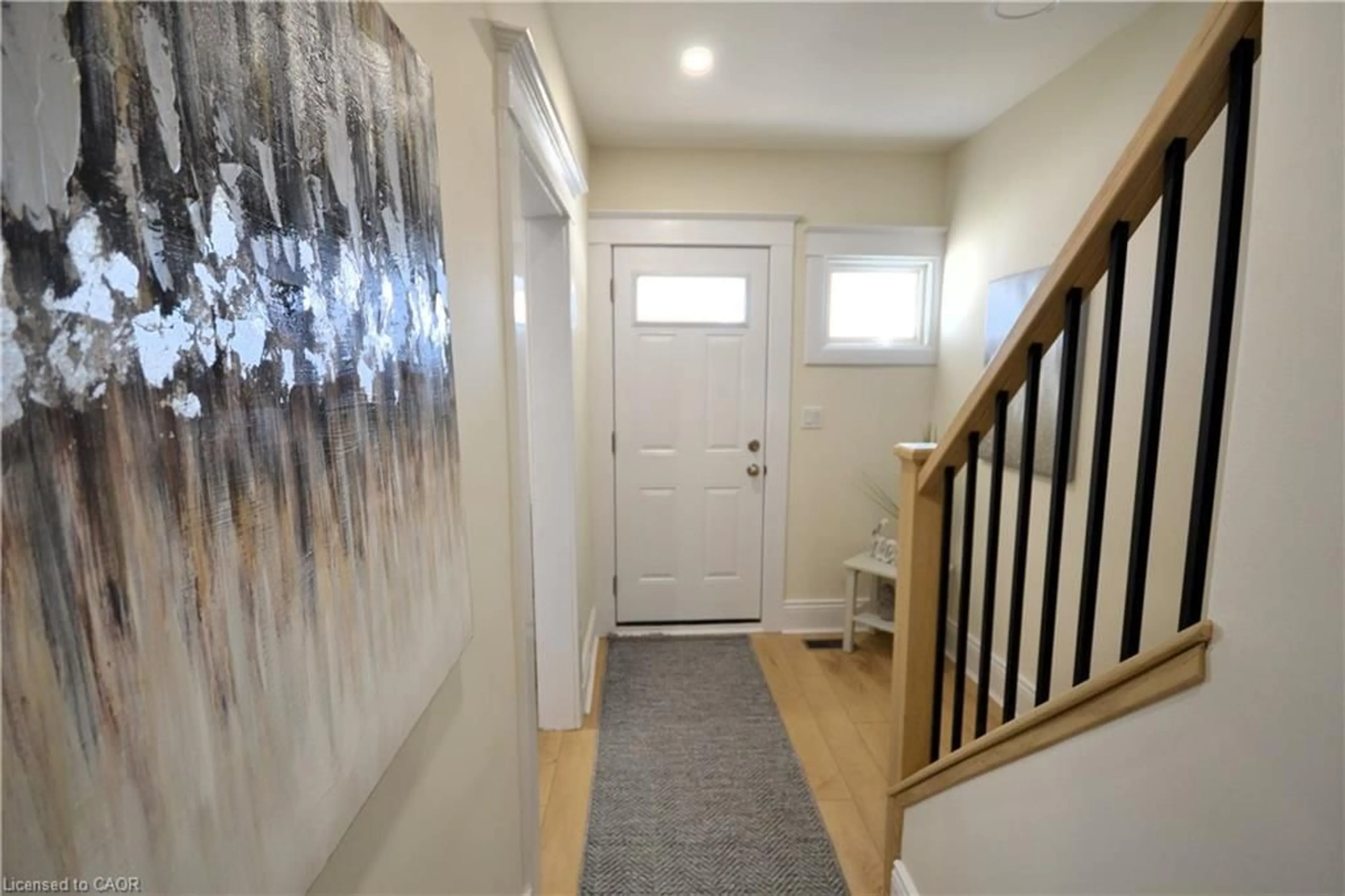 Indoor entryway for 151 London St, Hamilton Ontario L8H 4B6