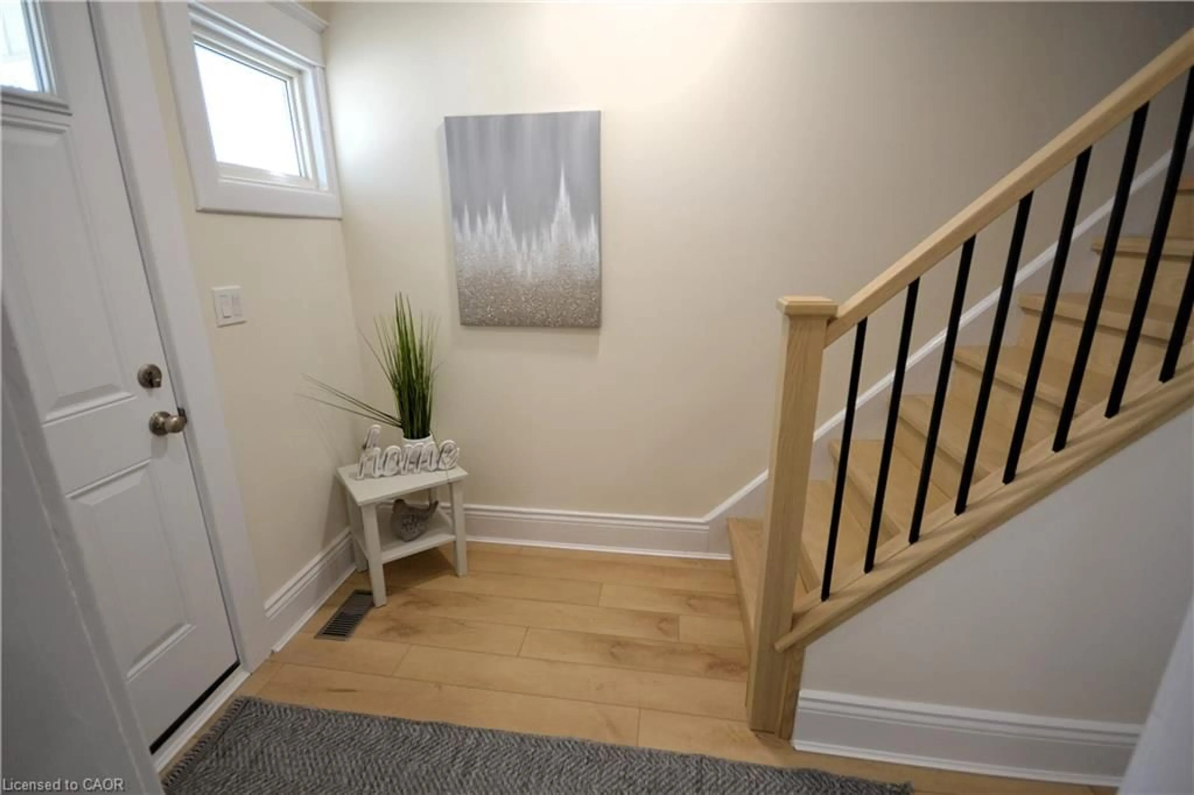 Indoor entryway for 151 London St, Hamilton Ontario L8H 4B6