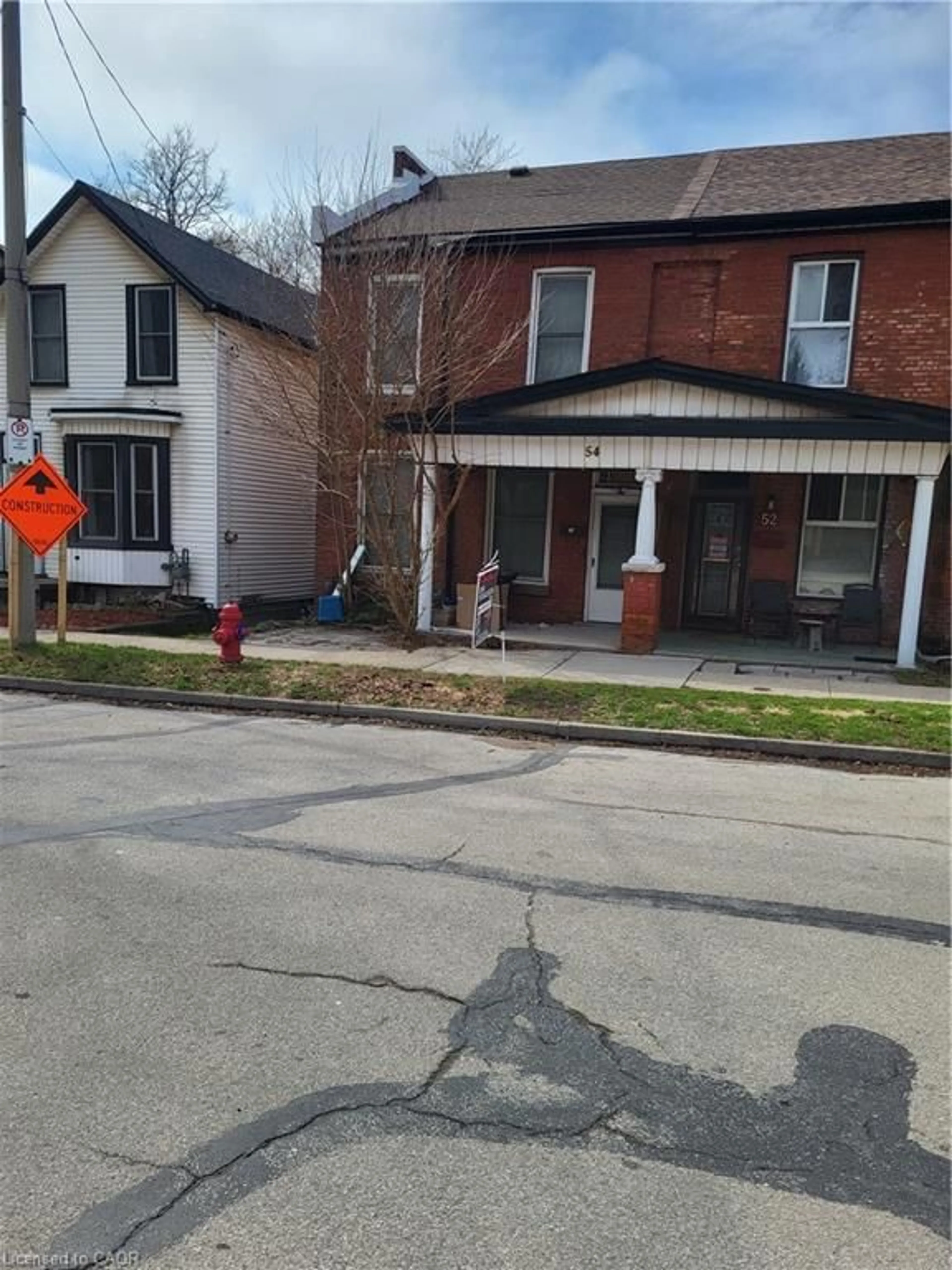 A pic from outside/outdoor area/front of a property/back of a property/a pic from drone, street for 54 Margaret St, Hamilton Ontario L8P 4C8