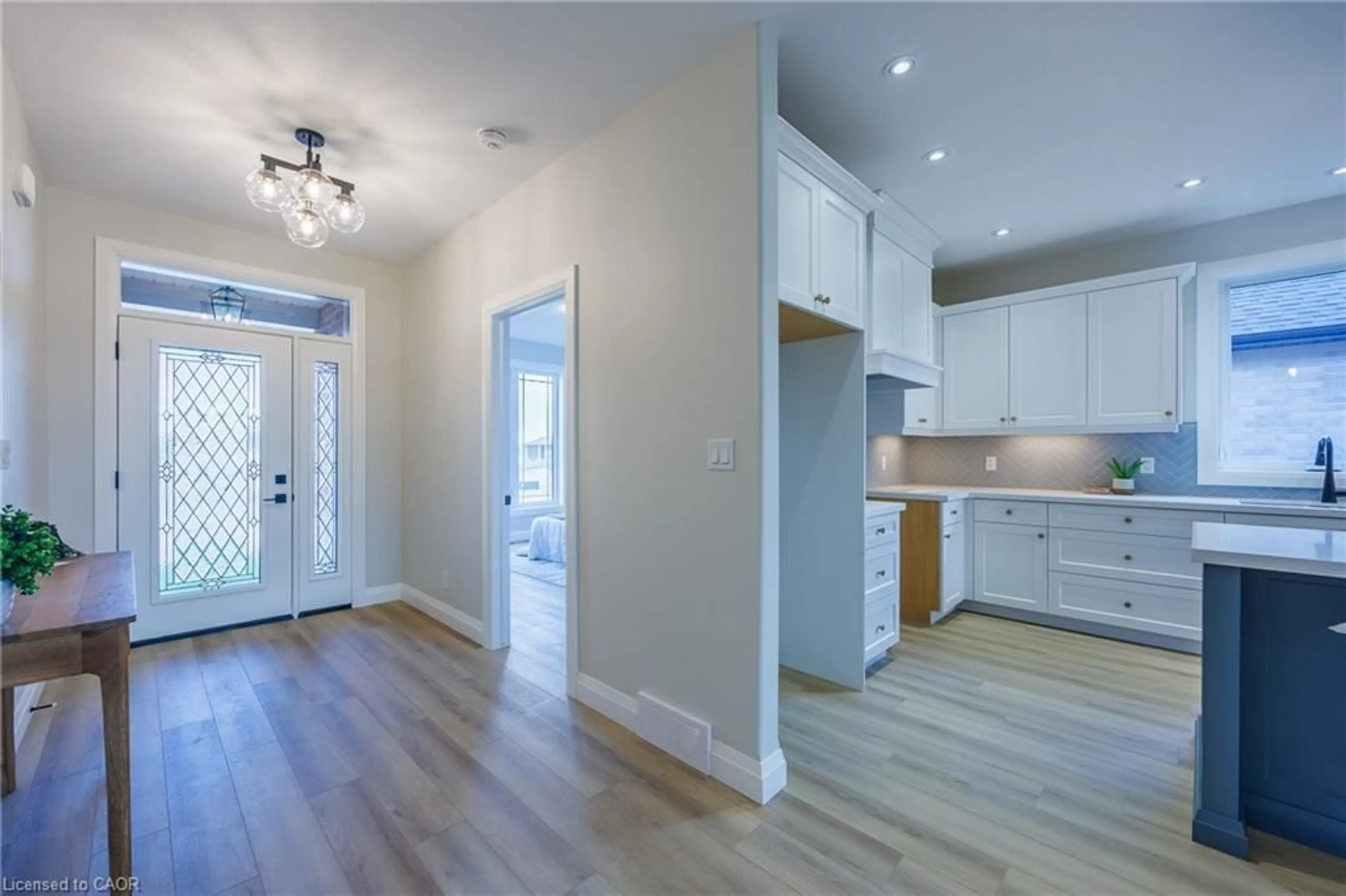 Open concept kitchen, wood/laminate floor for 89 Duchess Dr, Delhi Ontario N4B 0B2