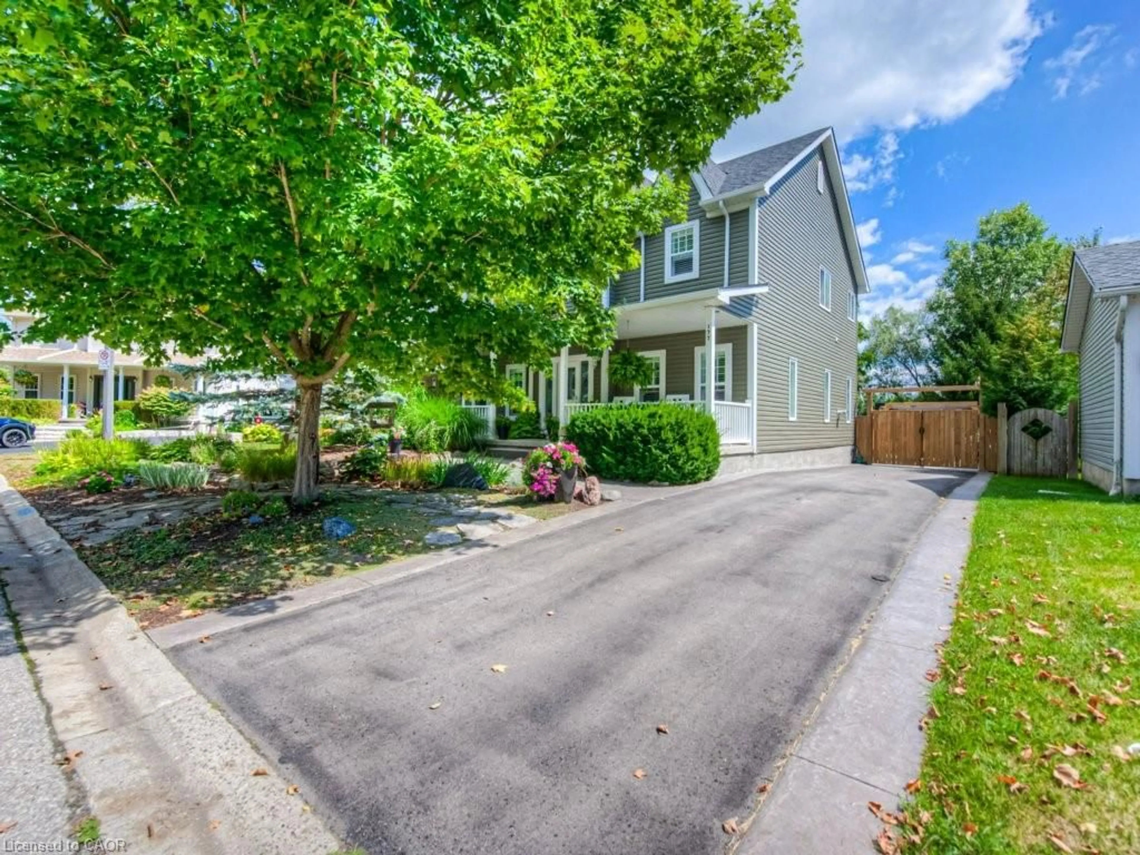 A pic from outside/outdoor area/front of a property/back of a property/a pic from drone, street for 177 Old Maple Blvd, Rockwood Ontario N0B 2K0