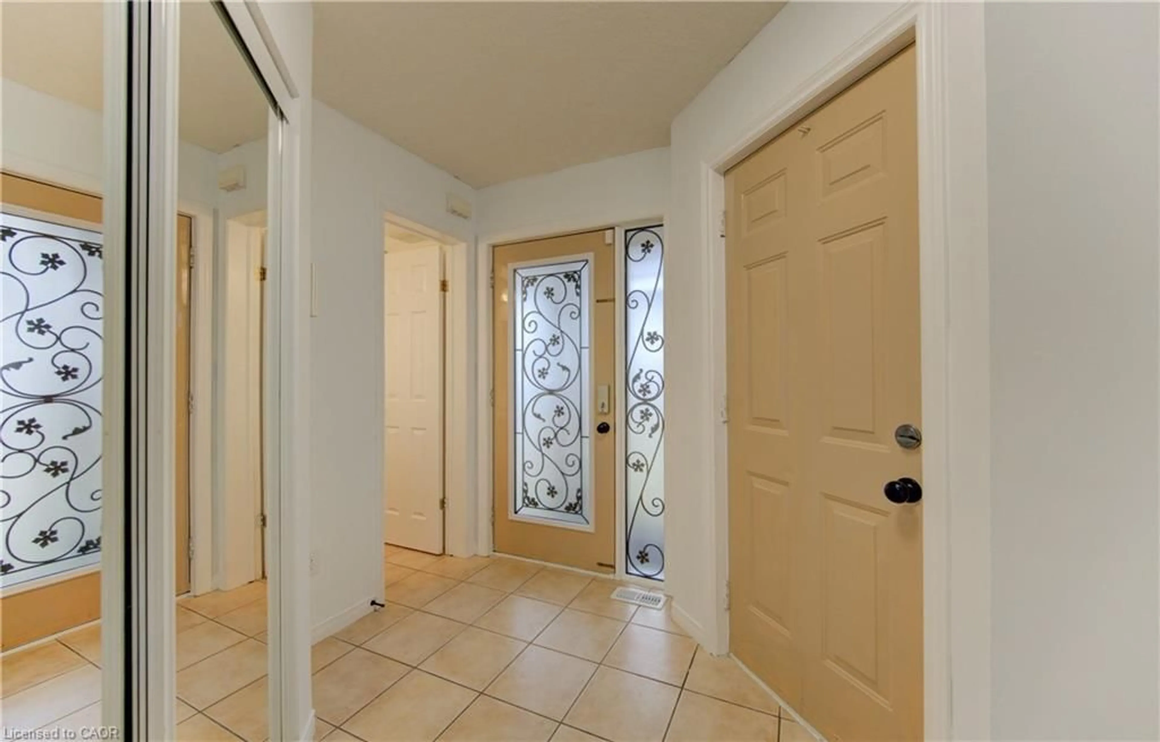 Indoor entryway for 36 Lilywood Dr, Cambridge Ontario N1P 1G9
