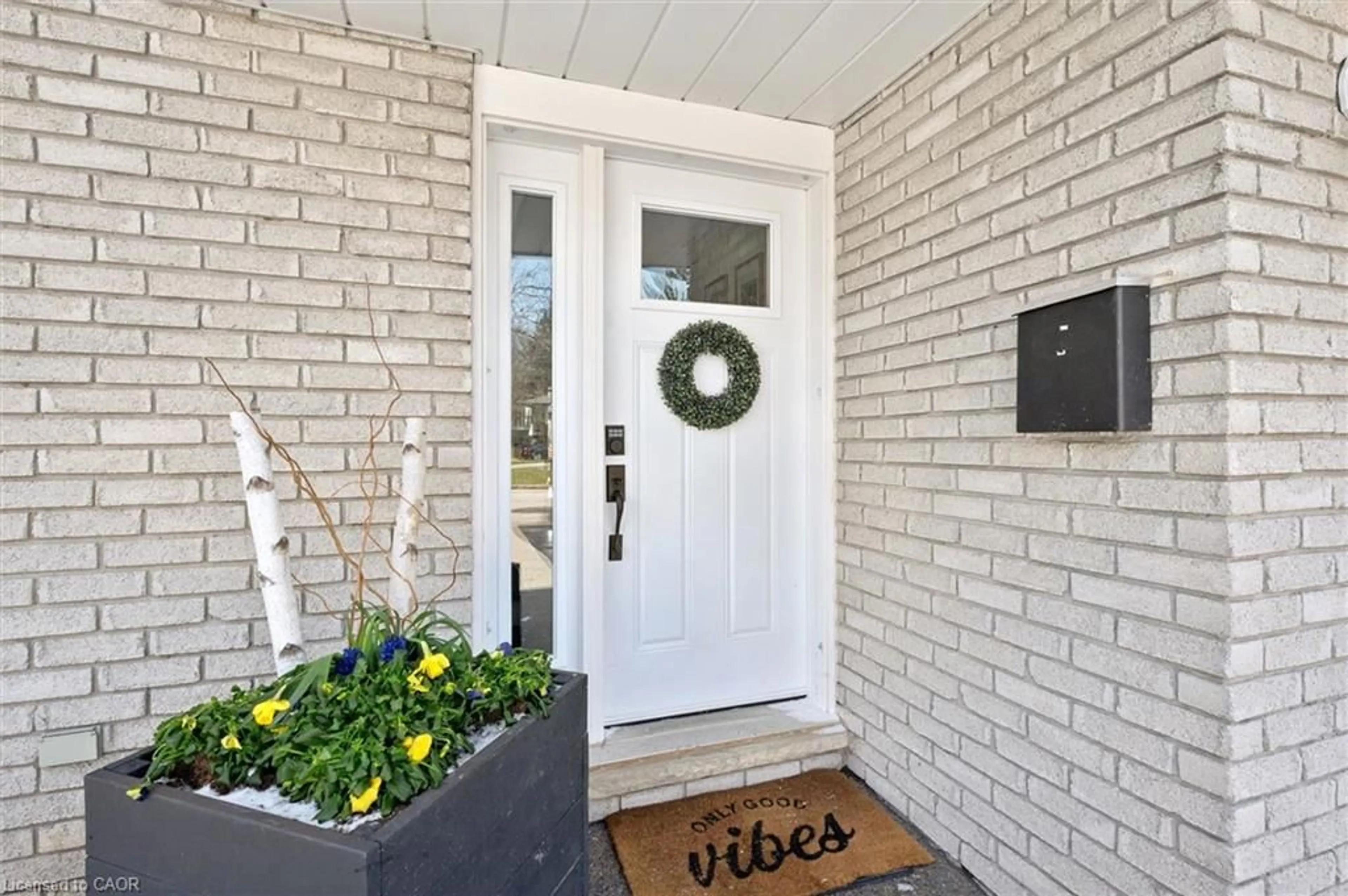Indoor entryway for 306 Daleside Pl, Waterloo Ontario N2L 5M4