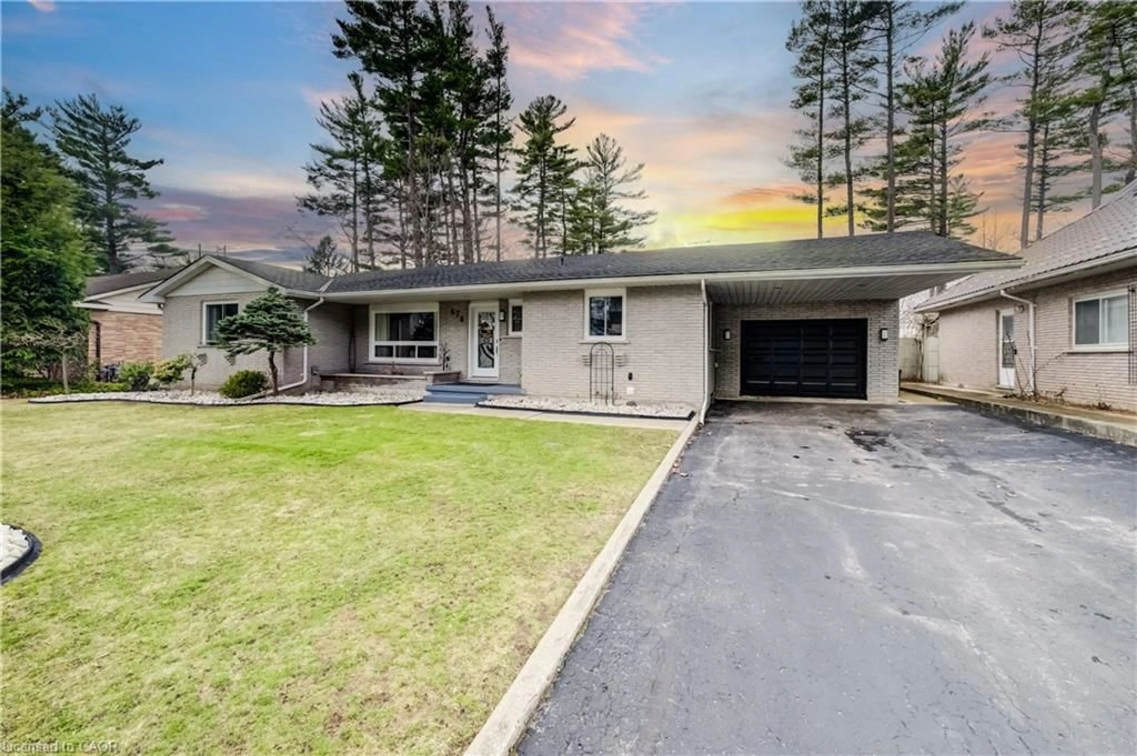 A pic from outside/outdoor area/front of a property/back of a property/a pic from drone, street for 676 Peel St, Delhi Ontario N4B 2H1