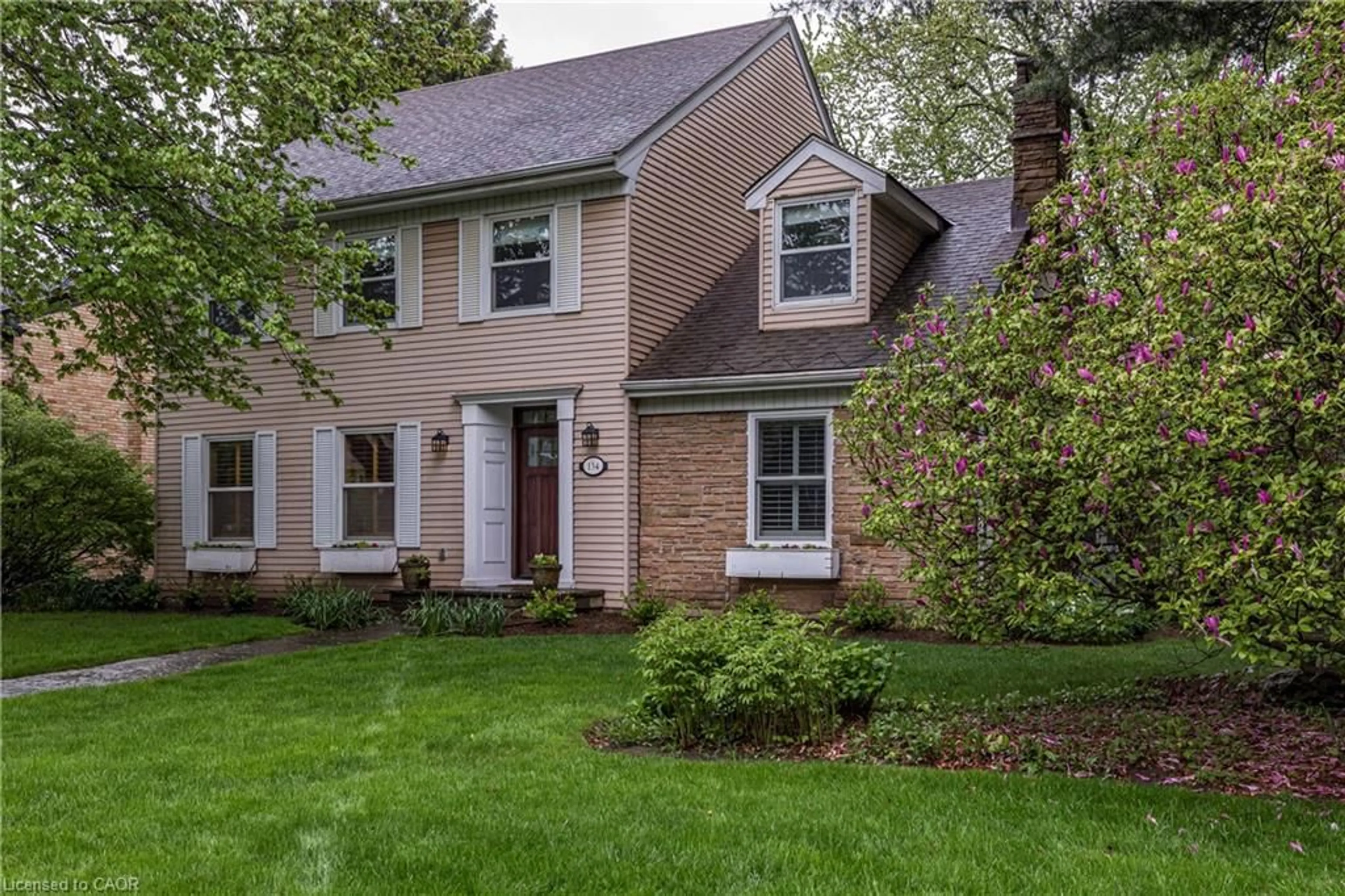 Home with brick exterior material, street for 134 Broad Leaf Cres, Ancaster Ontario L9G 3M5