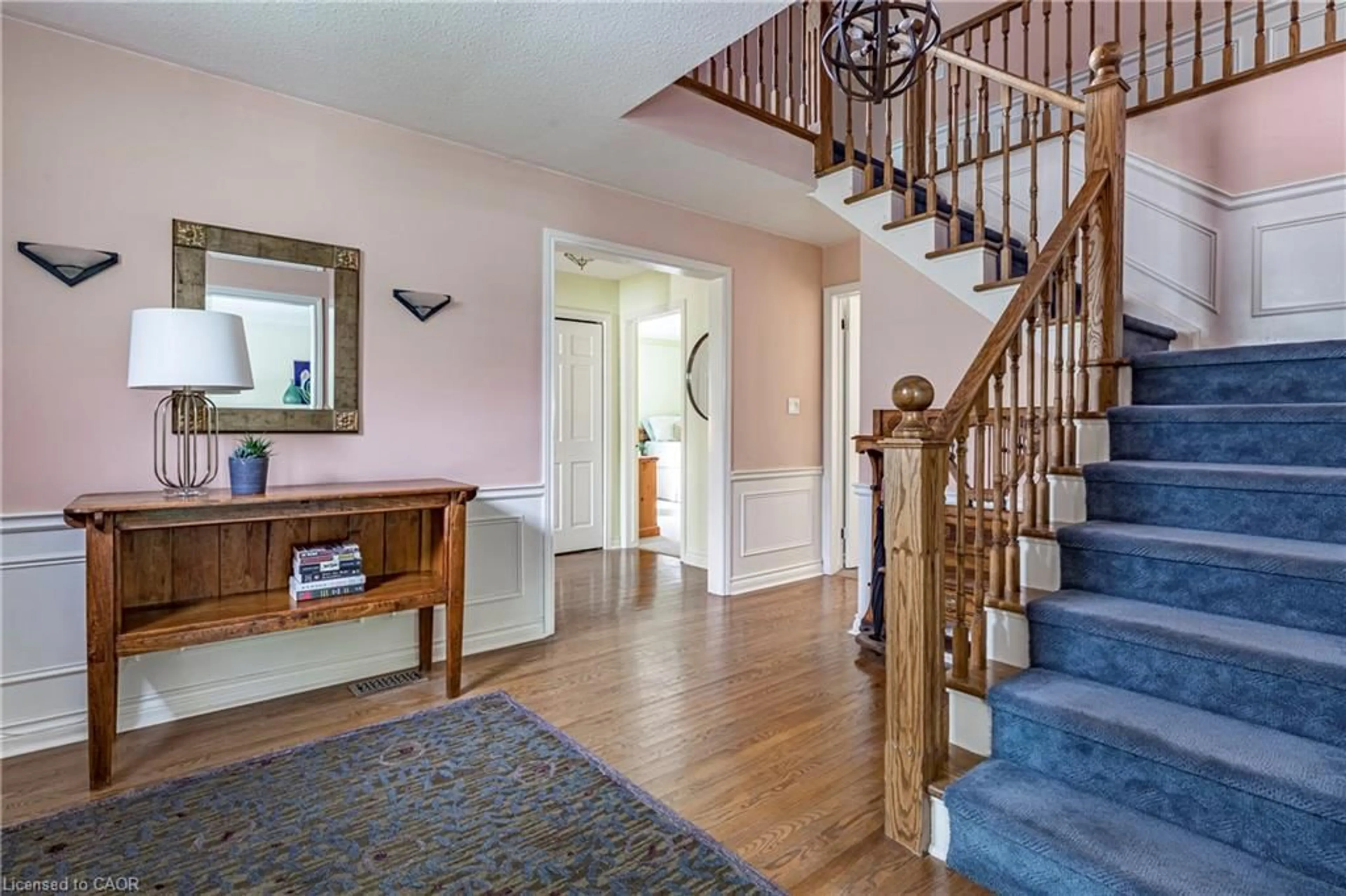 Indoor entryway for 134 Broad Leaf Cres, Ancaster Ontario L9G 3M5