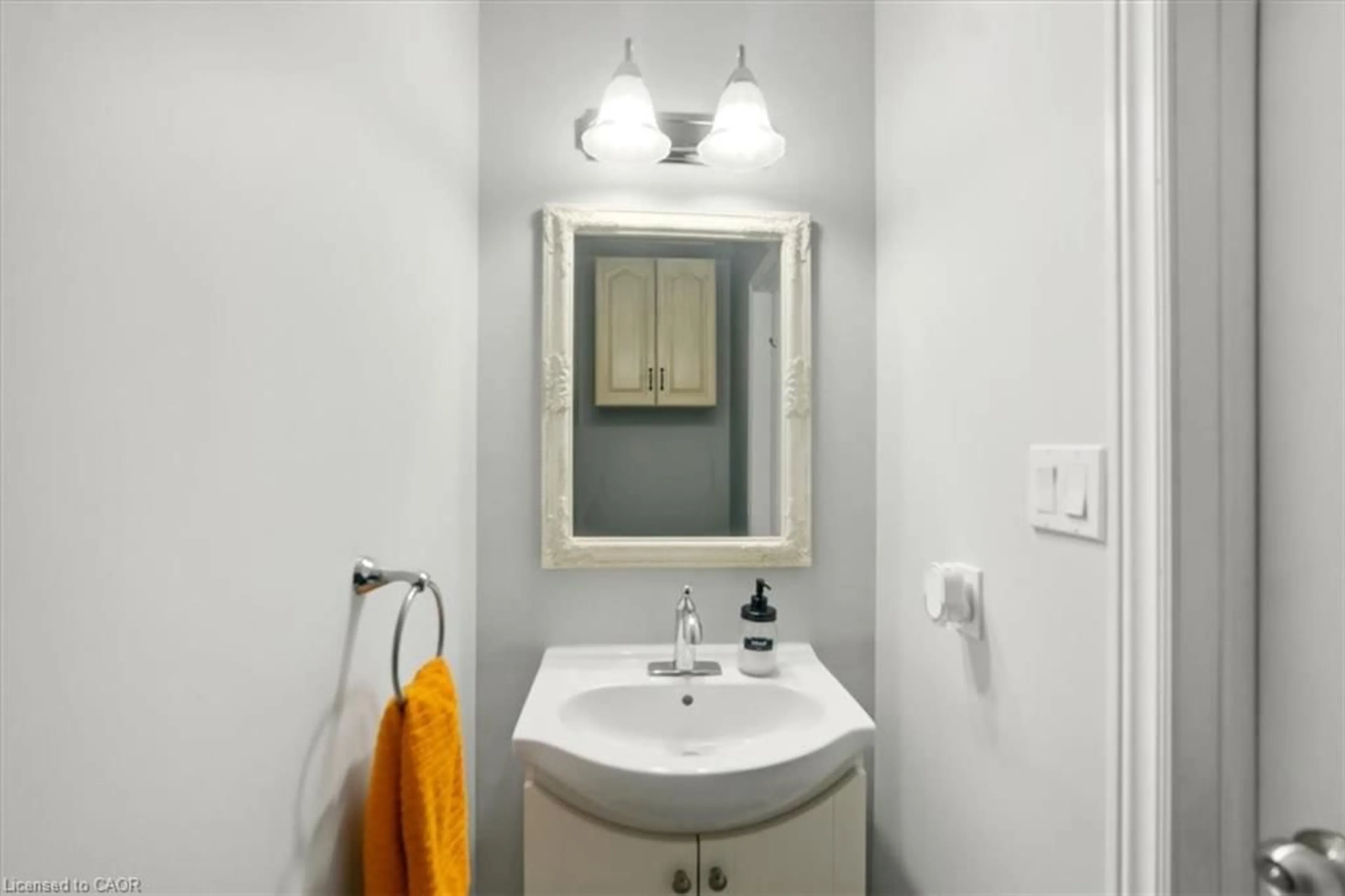 Standard bathroom, ceramic/tile floor for 9487 Maas Park Dr, Mount Forest Ontario N0G 2L0