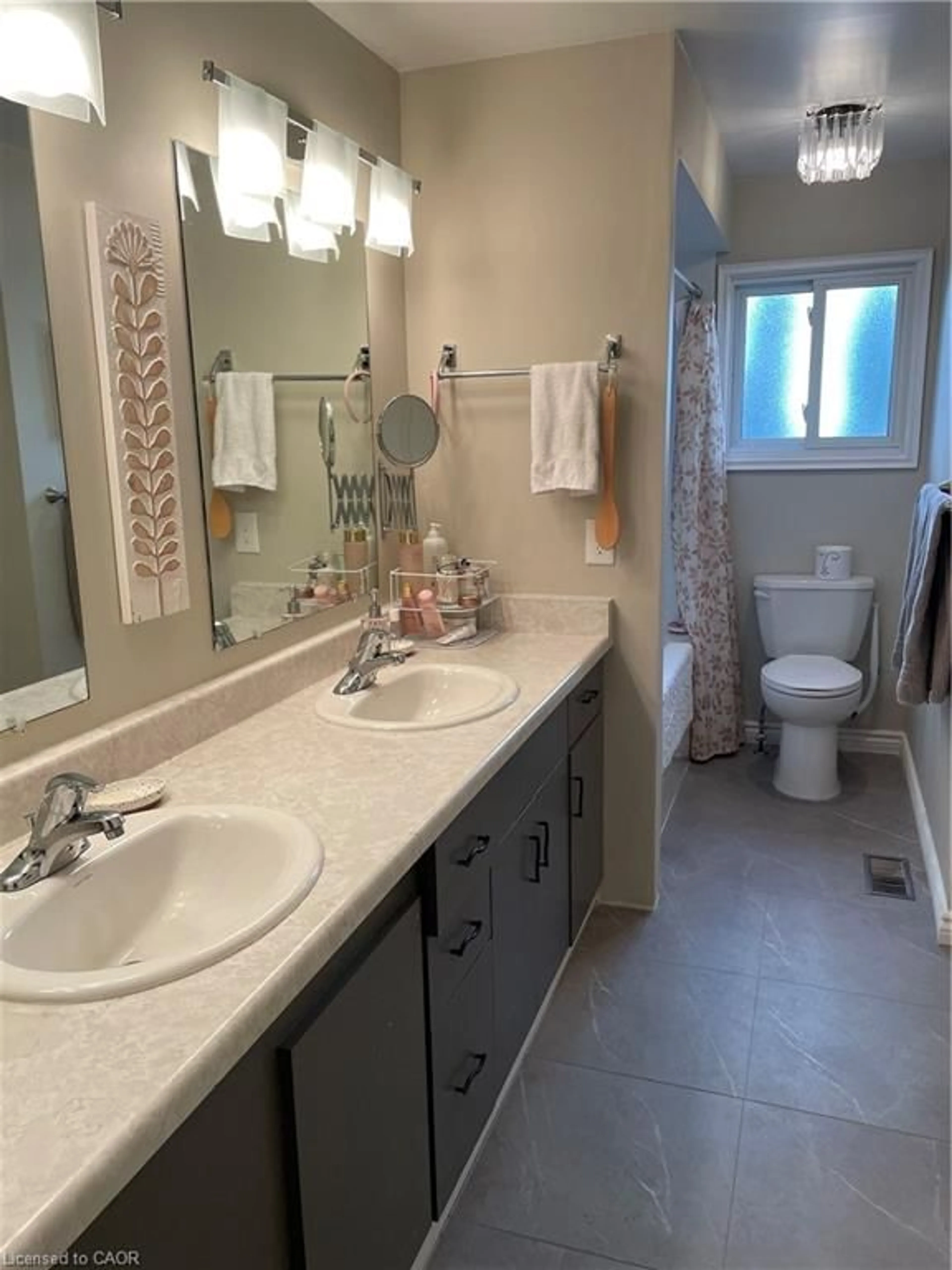 Contemporary bathroom, ceramic/tile floor for 22 Novoco Dr, Hamilton Ontario L9C 7E8