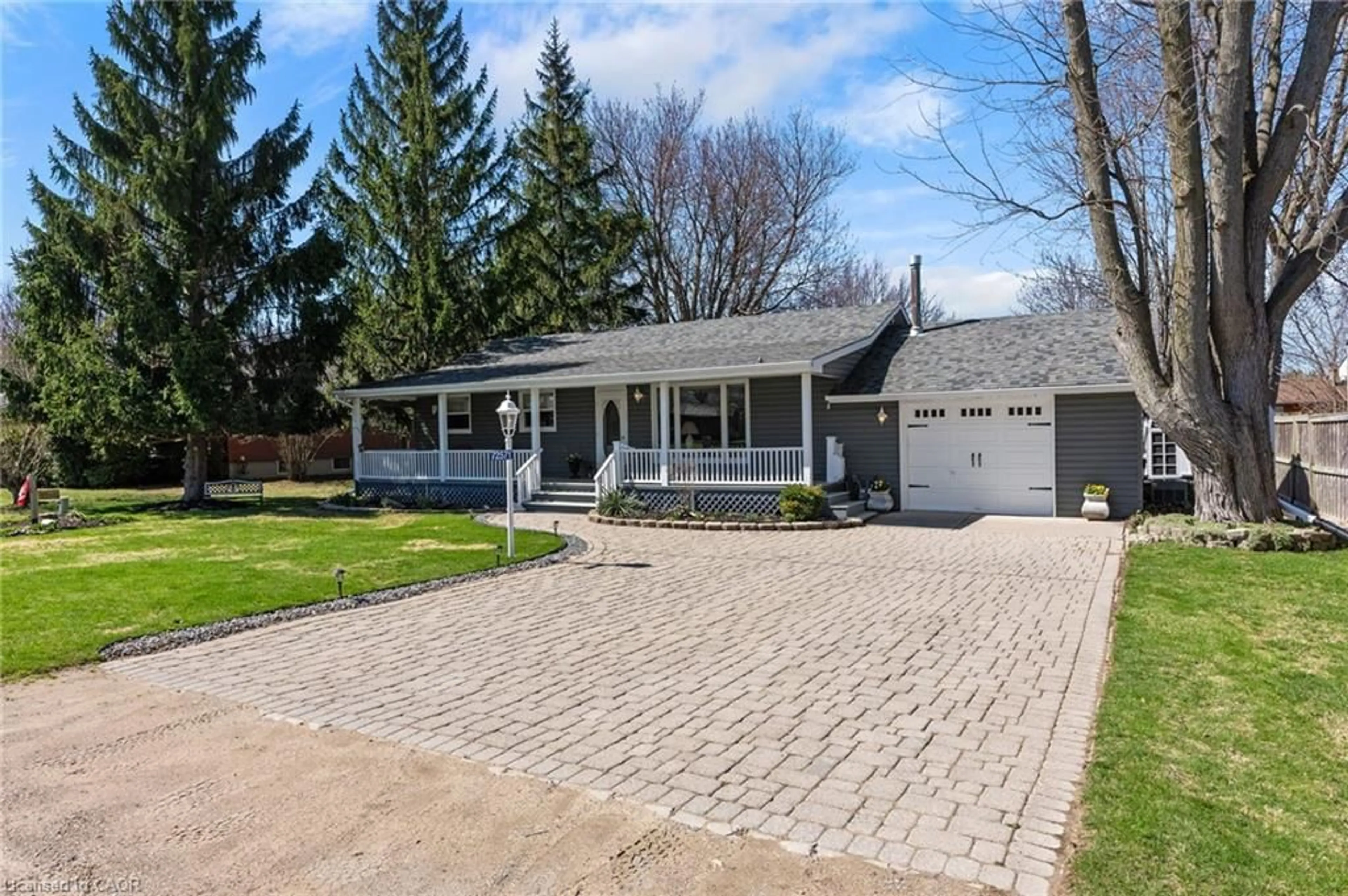 Home with vinyl exterior material, street for 72571 Duchess Cres, Zurich Ontario N0M 2T0