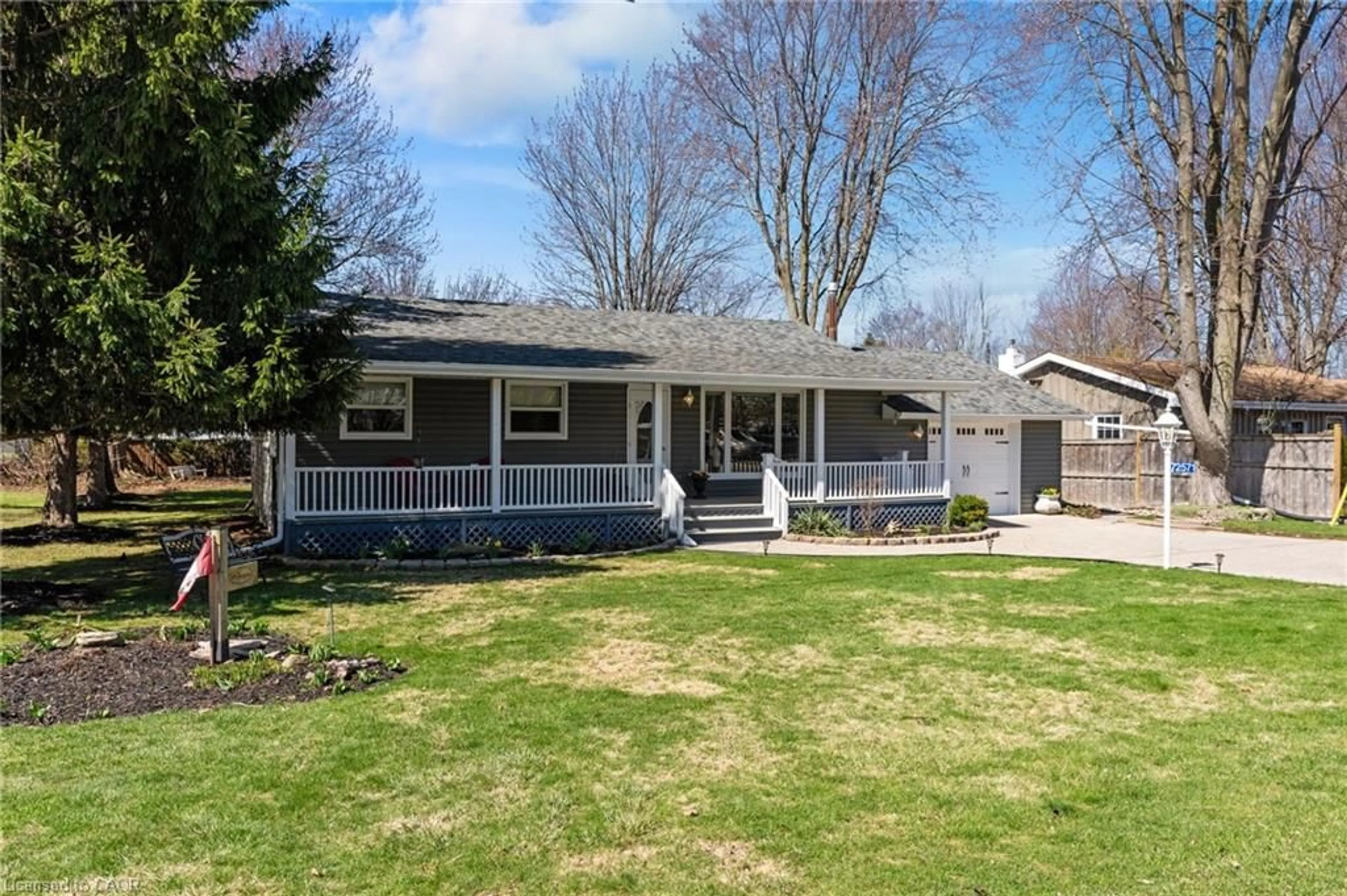 Home with vinyl exterior material, street for 72571 Duchess Cres, Zurich Ontario N0M 2T0