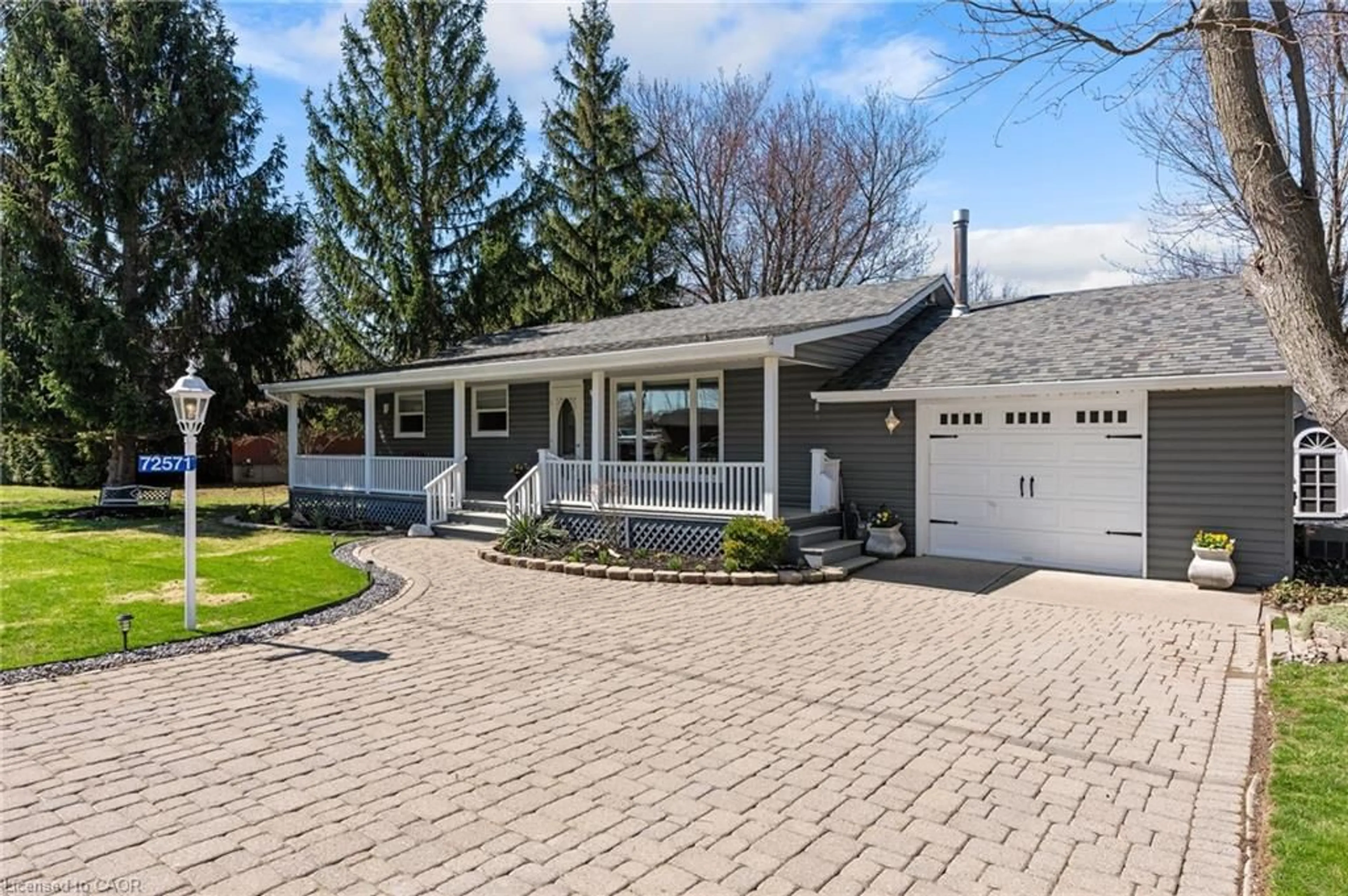 Home with vinyl exterior material, street for 72571 Duchess Cres, Zurich Ontario N0M 2T0