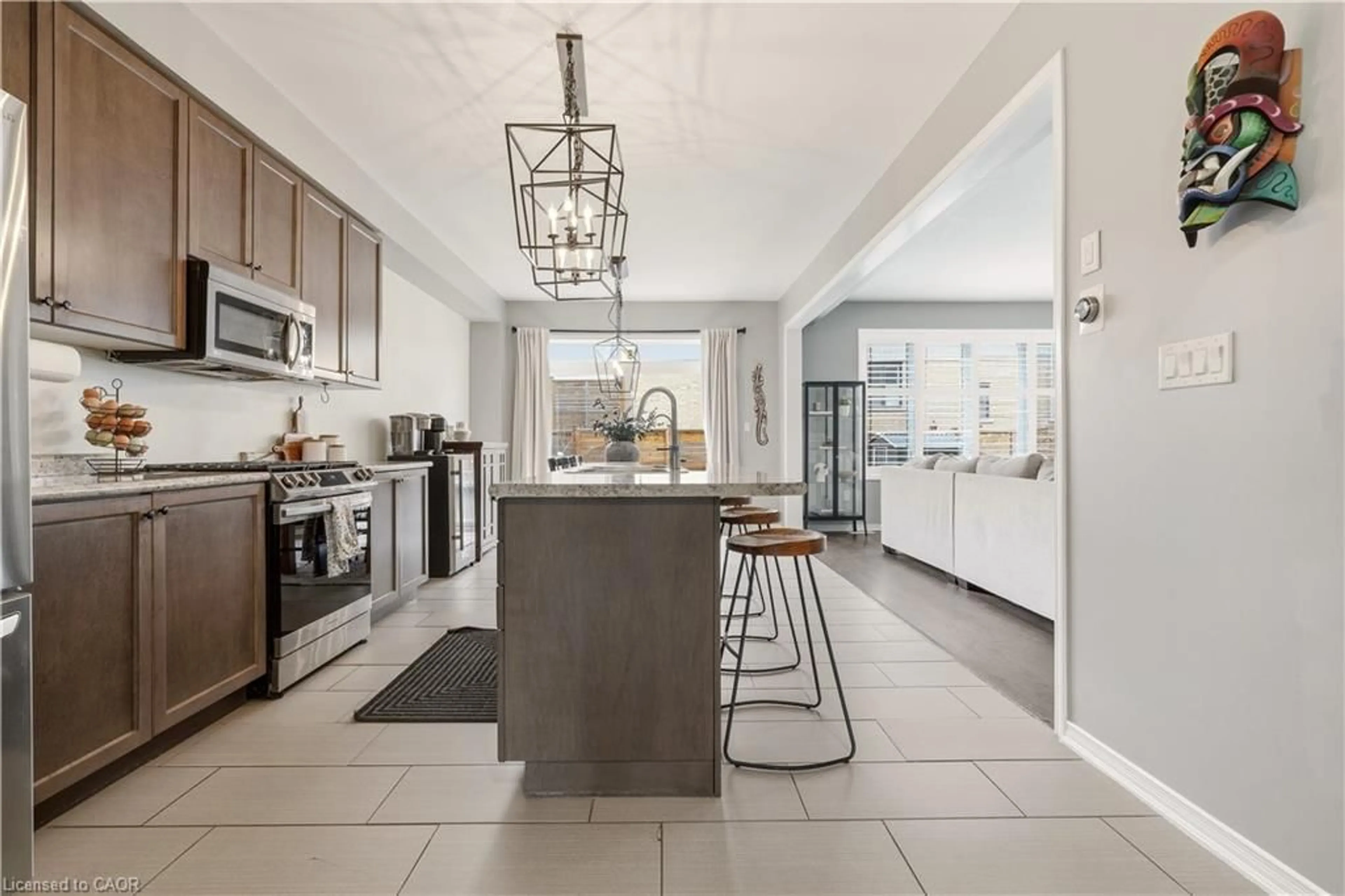 Open concept kitchen, ceramic/tile floor for 105 Larry Cres, Caledonia Ontario N3W 0B2