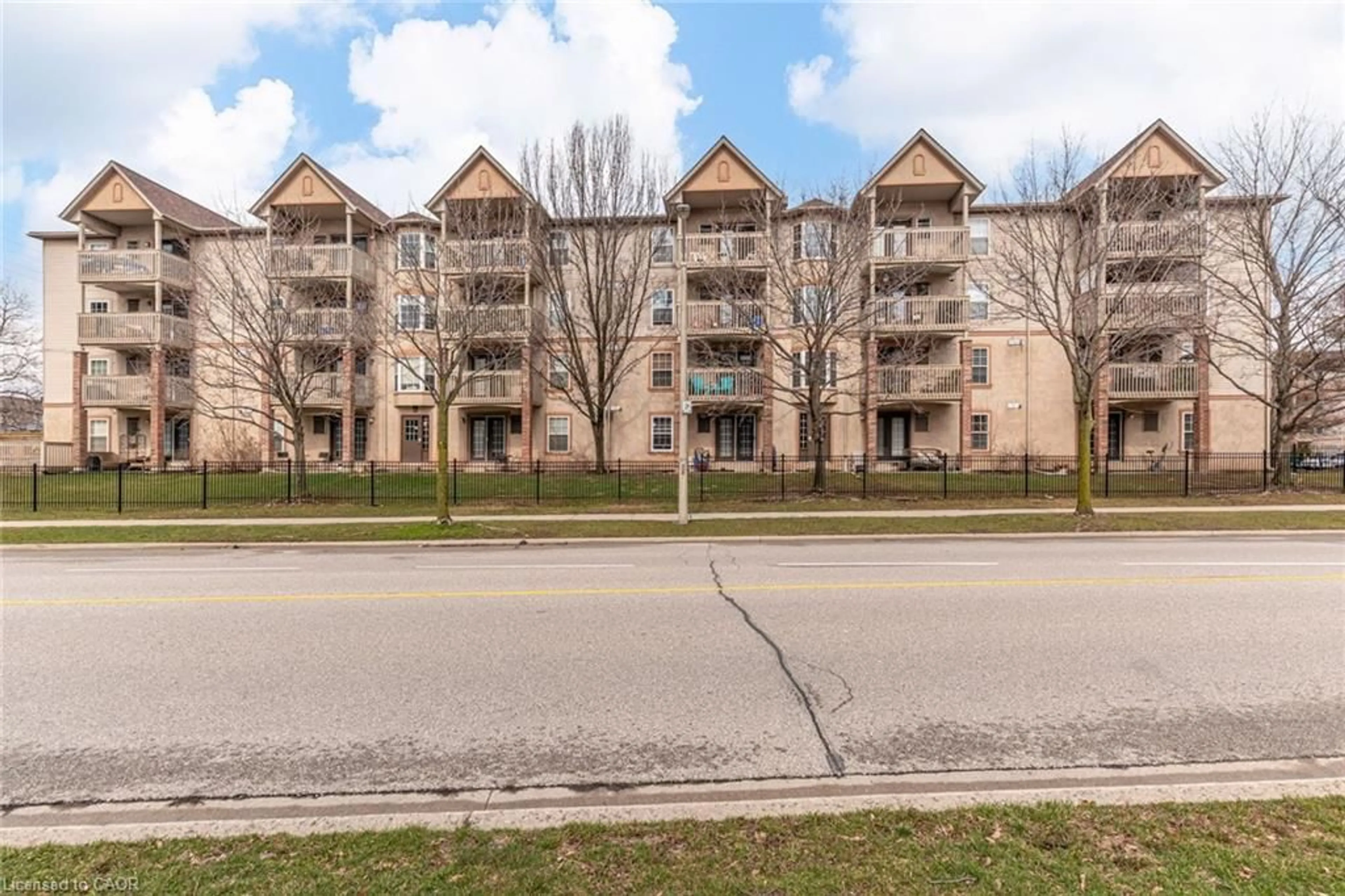 A pic from outside/outdoor area/front of a property/back of a property/a pic from drone, street for 4005 Kilmer Dr #210, Burlington Ontario L7M 4M2