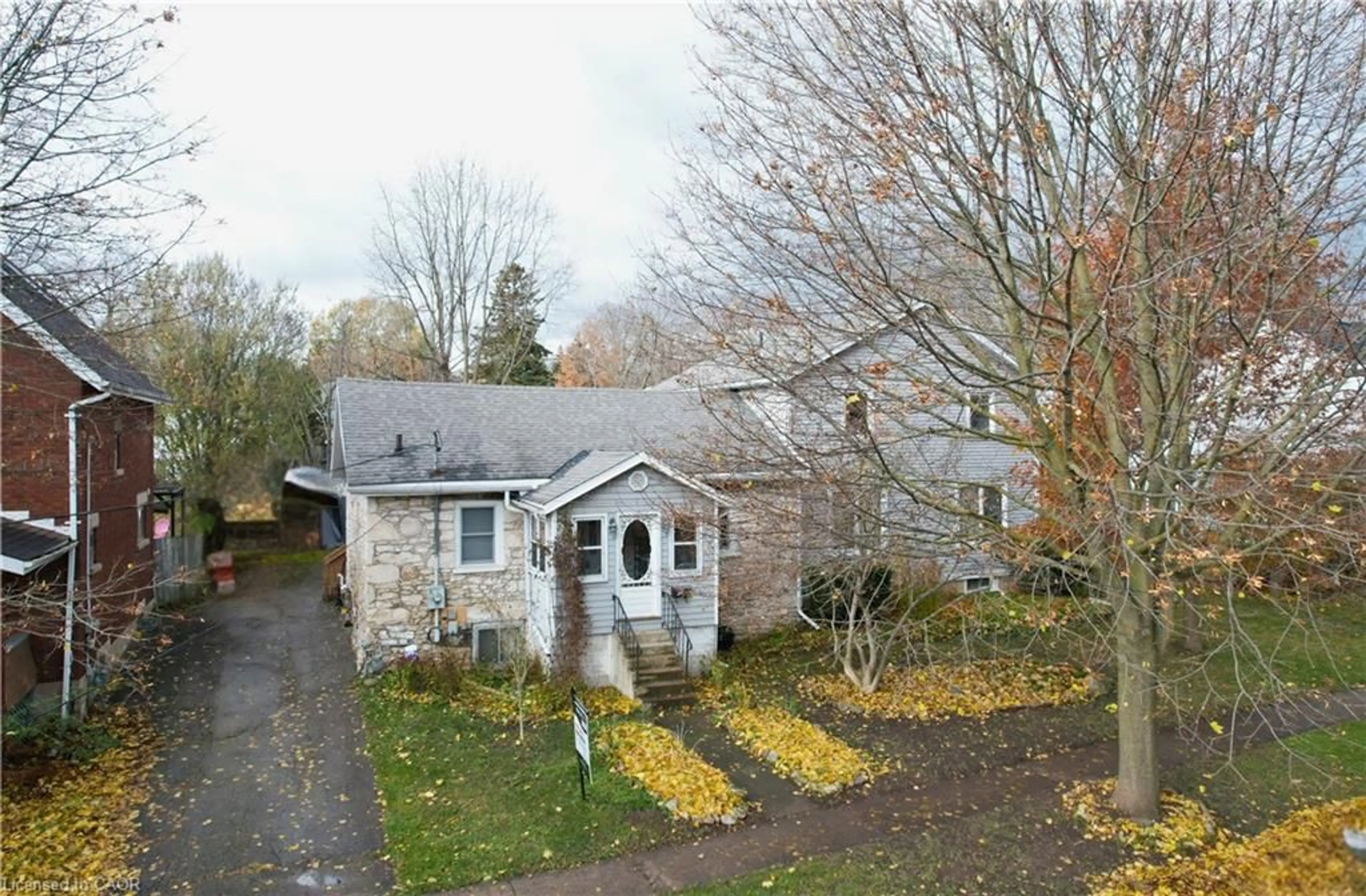 A pic from outside/outdoor area/front of a property/back of a property/a pic from drone, street for 69 Nottingham St, Guelph Ontario N1H 3M9
