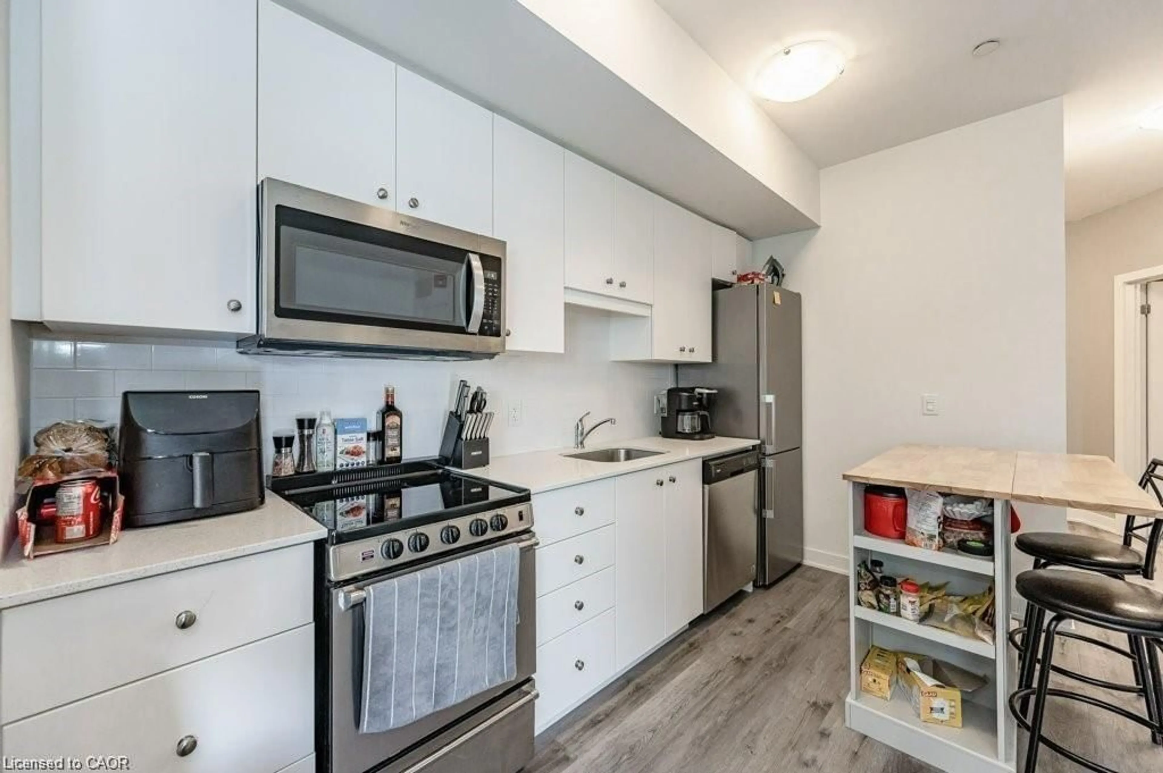 Standard kitchen, unknown for 110 Fergus Ave #209, Kitchener Ontario N2A 0K9