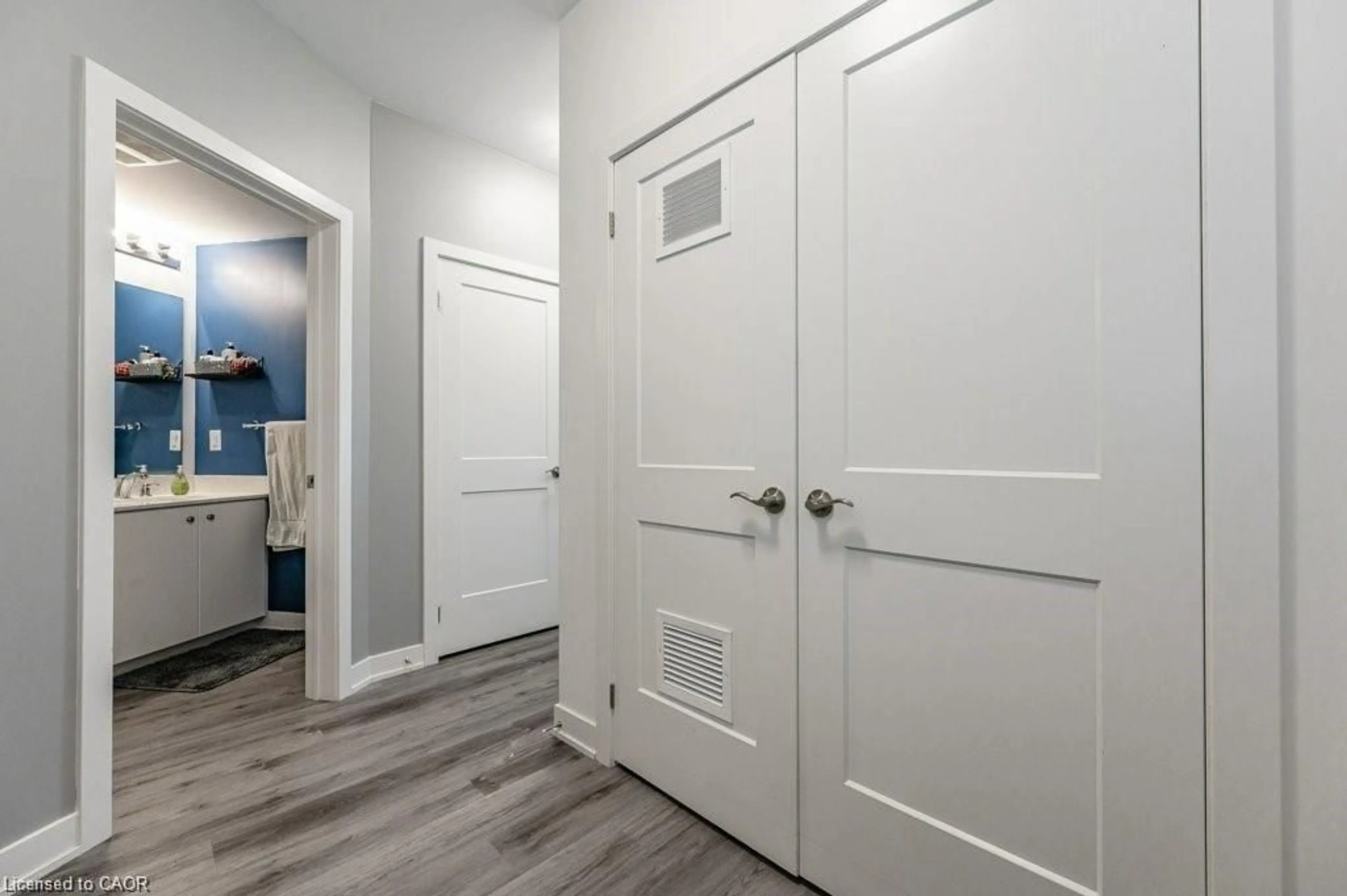 Indoor entryway for 110 Fergus Ave #209, Kitchener Ontario N2A 0K9