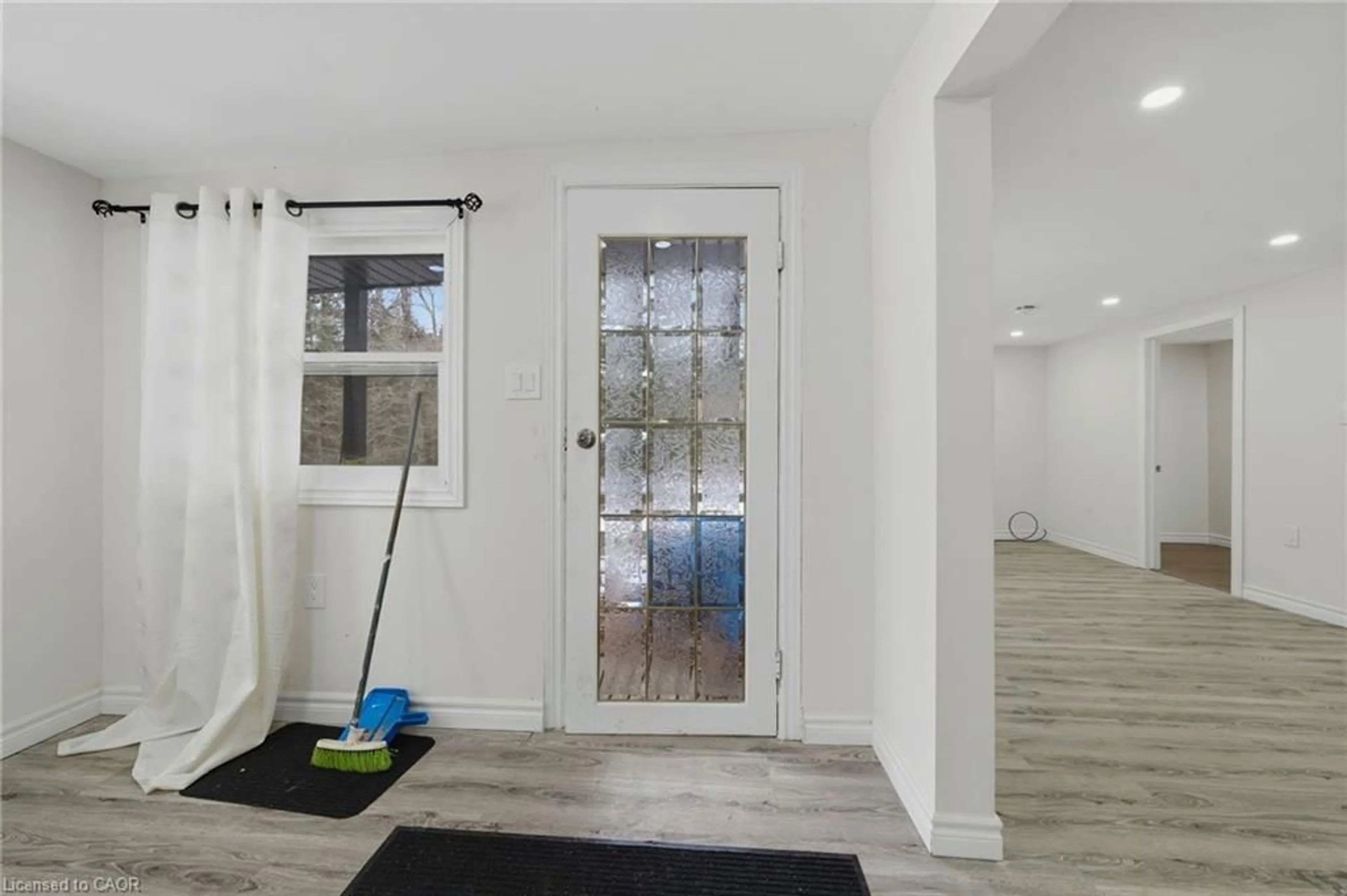 Indoor entryway for 63 Sunnylea Ave, Parry Sound Ontario P0A 1L0