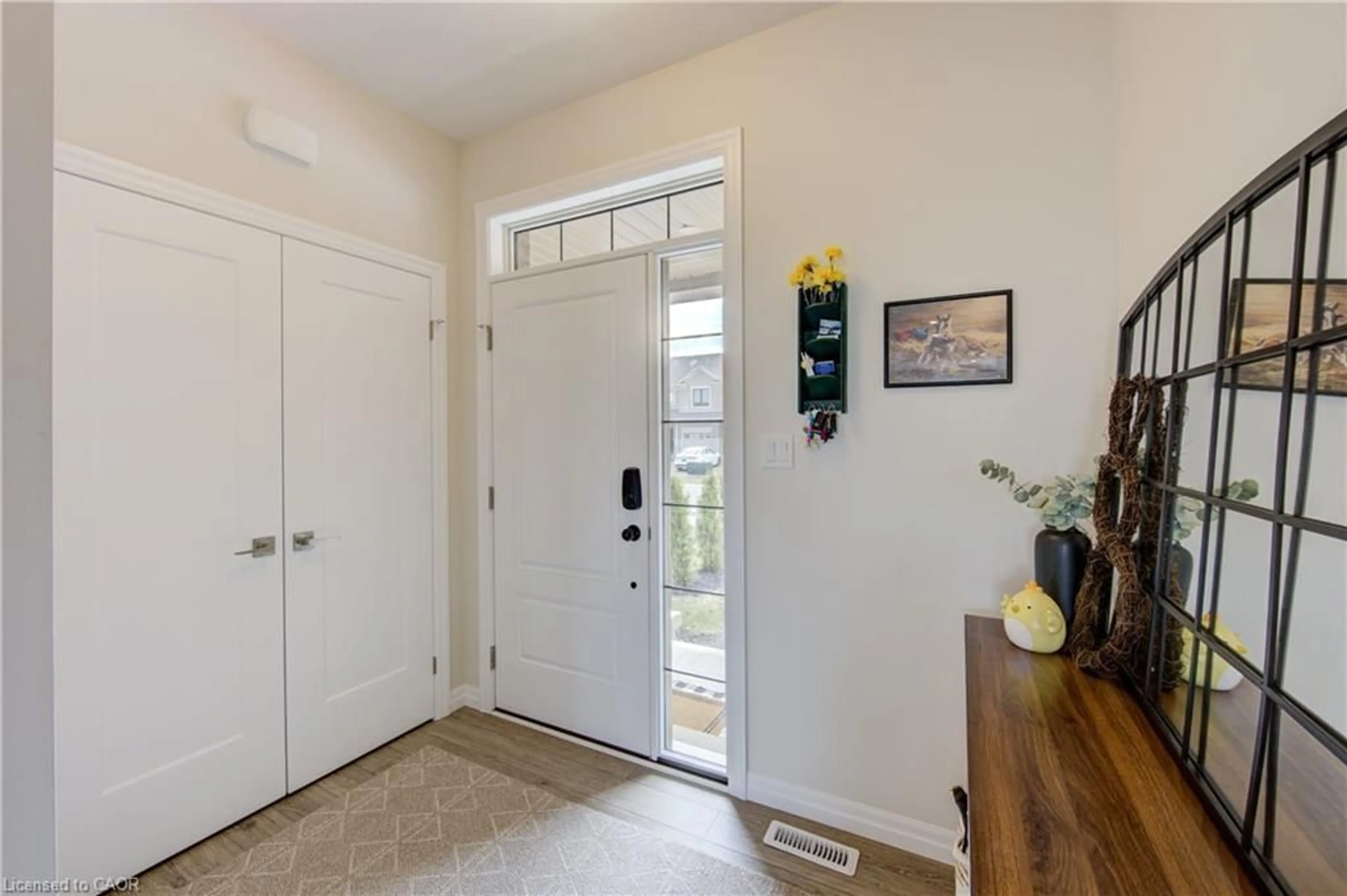Indoor entryway for 38 Canary St, Tillsonburg Ontario N4G 0K3