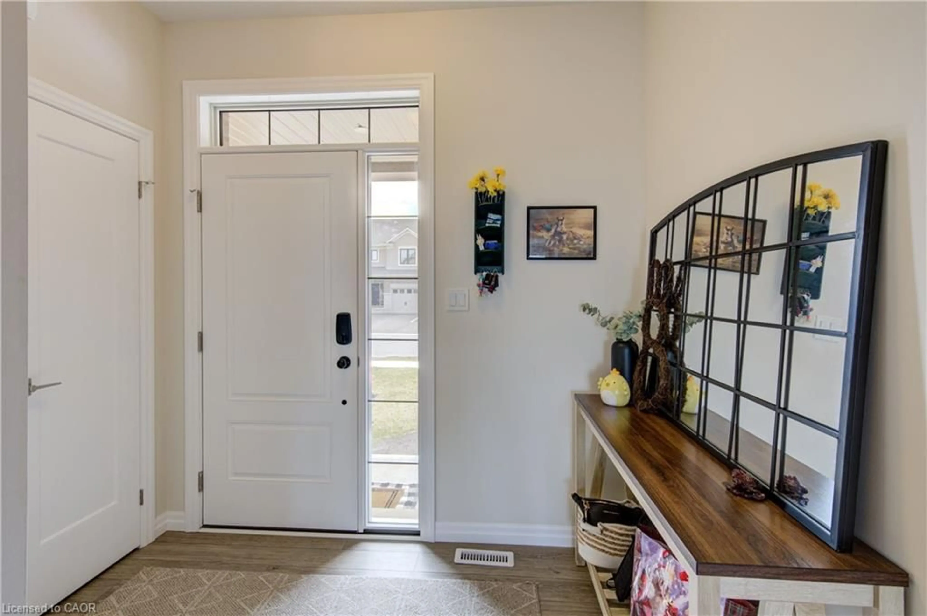 Indoor entryway for 38 Canary St, Tillsonburg Ontario N4G 0K3