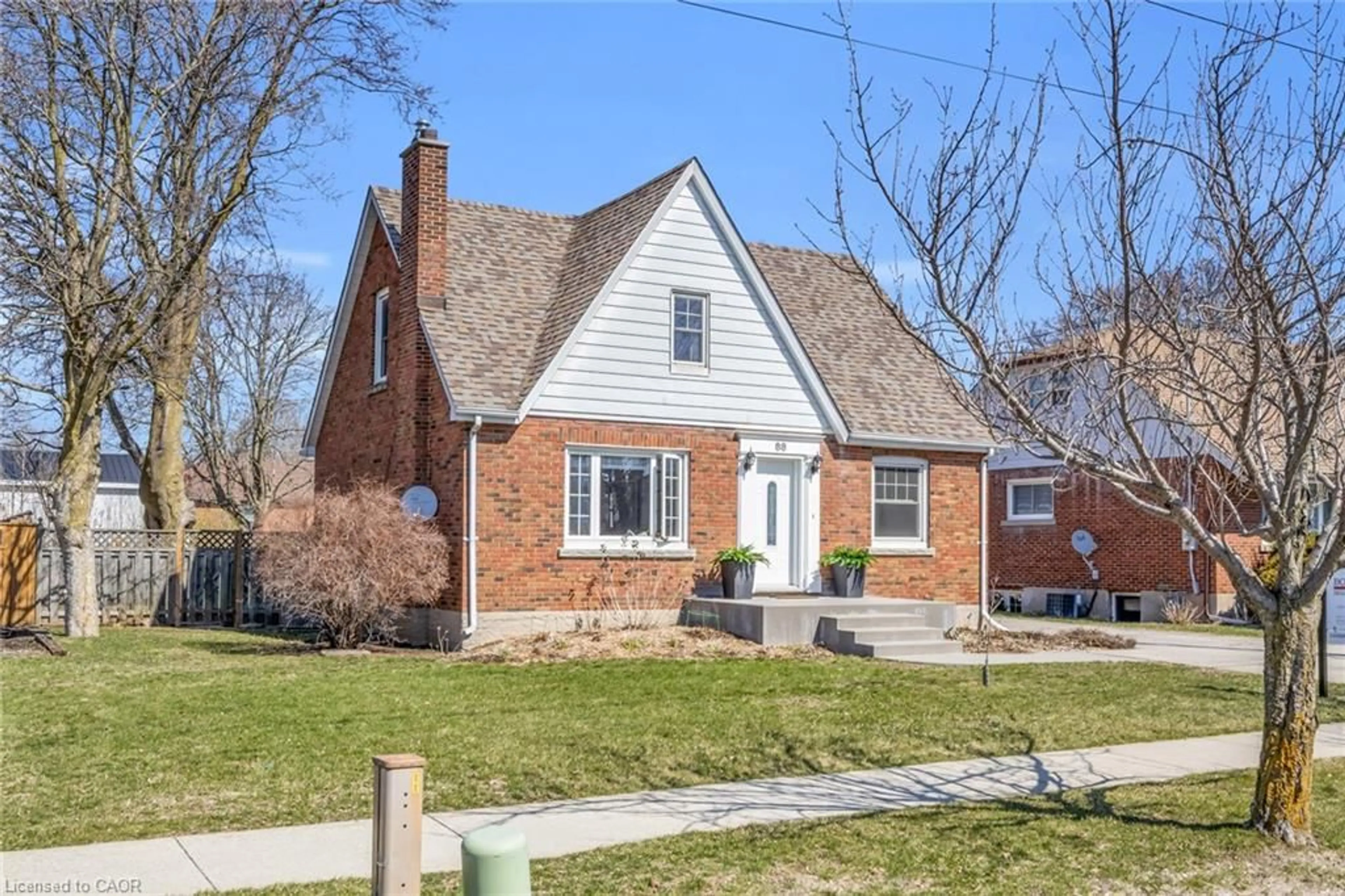 Home with brick exterior material, street for 88 Queensway Dr, Brantford Ontario N3R 4W9