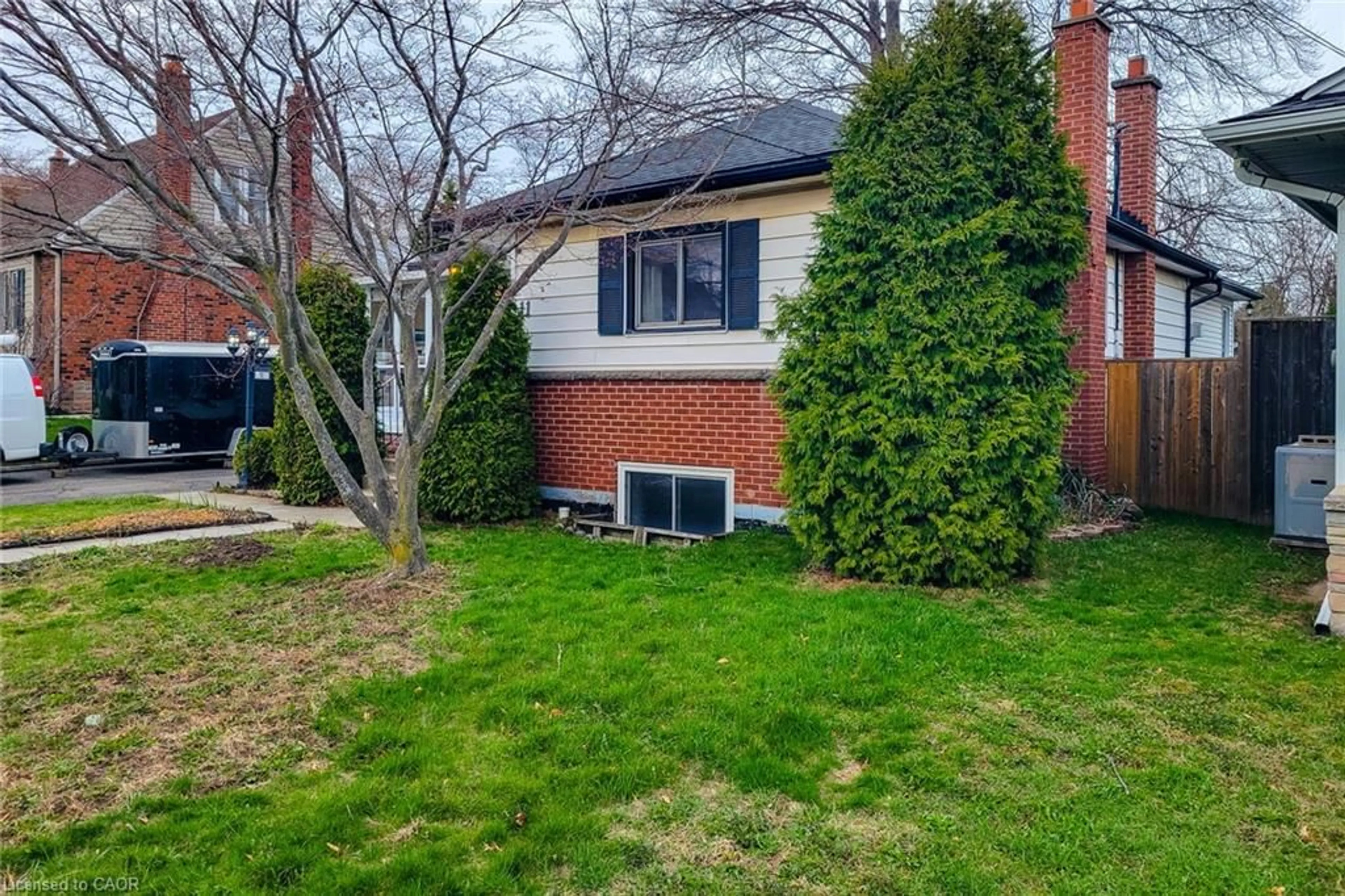 Unknown for 11 Collegiate Ave, Stoney Creek Ontario L8G 3K9